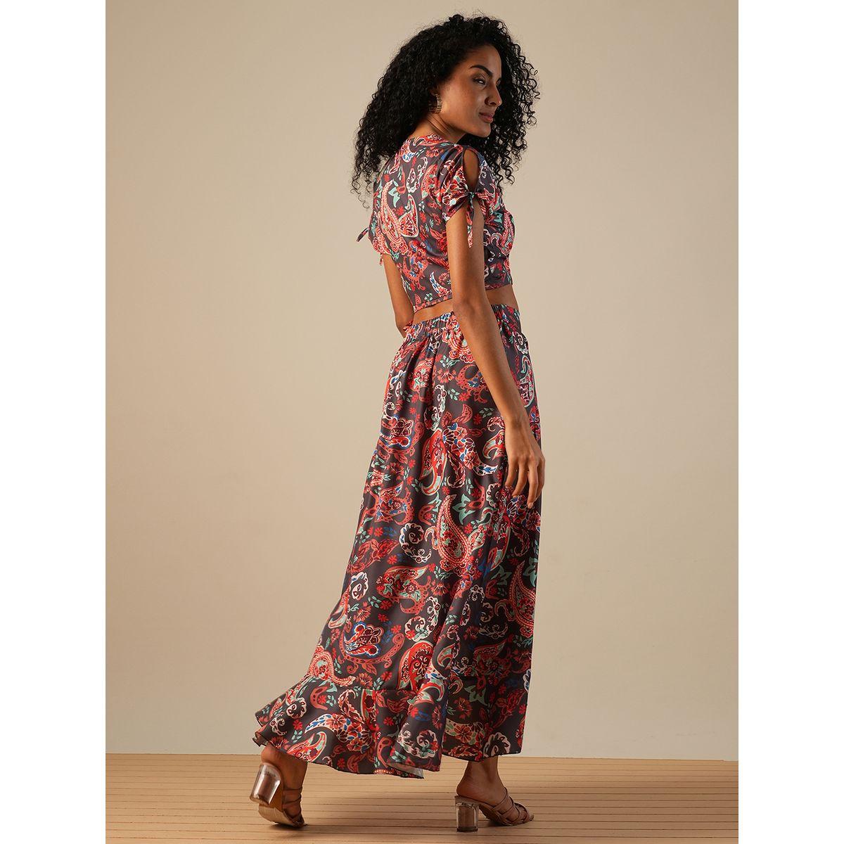 طقم منسق من تنورة طويلة وبلوزة قصيرة مُطبعة-women-clothing-coordsets-image-3