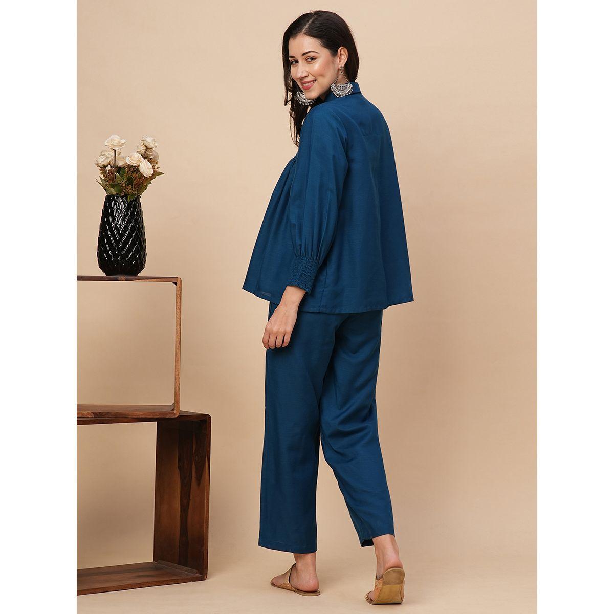 طقم منسق من بنطال وبلوزة سادة بأزرار وتفاصيل مُجمعة-women-clothing-coordsets-image-3
