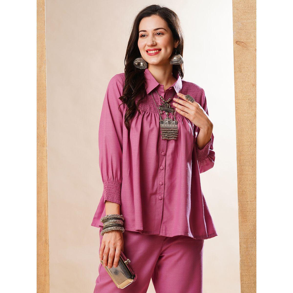 طقم منسق من بنطال وبلوزة سادة بأزرار وتفاصيل مُجمعة-women-clothing-coordsets-image-6