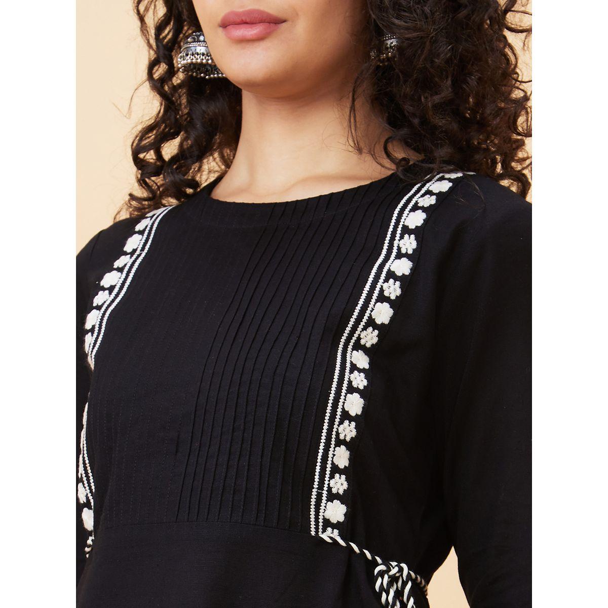 Globus X Styli Embroidered Round Neck Cotton Straight Kurta-women-clothing-ethnicwear-kurtas-image-5
