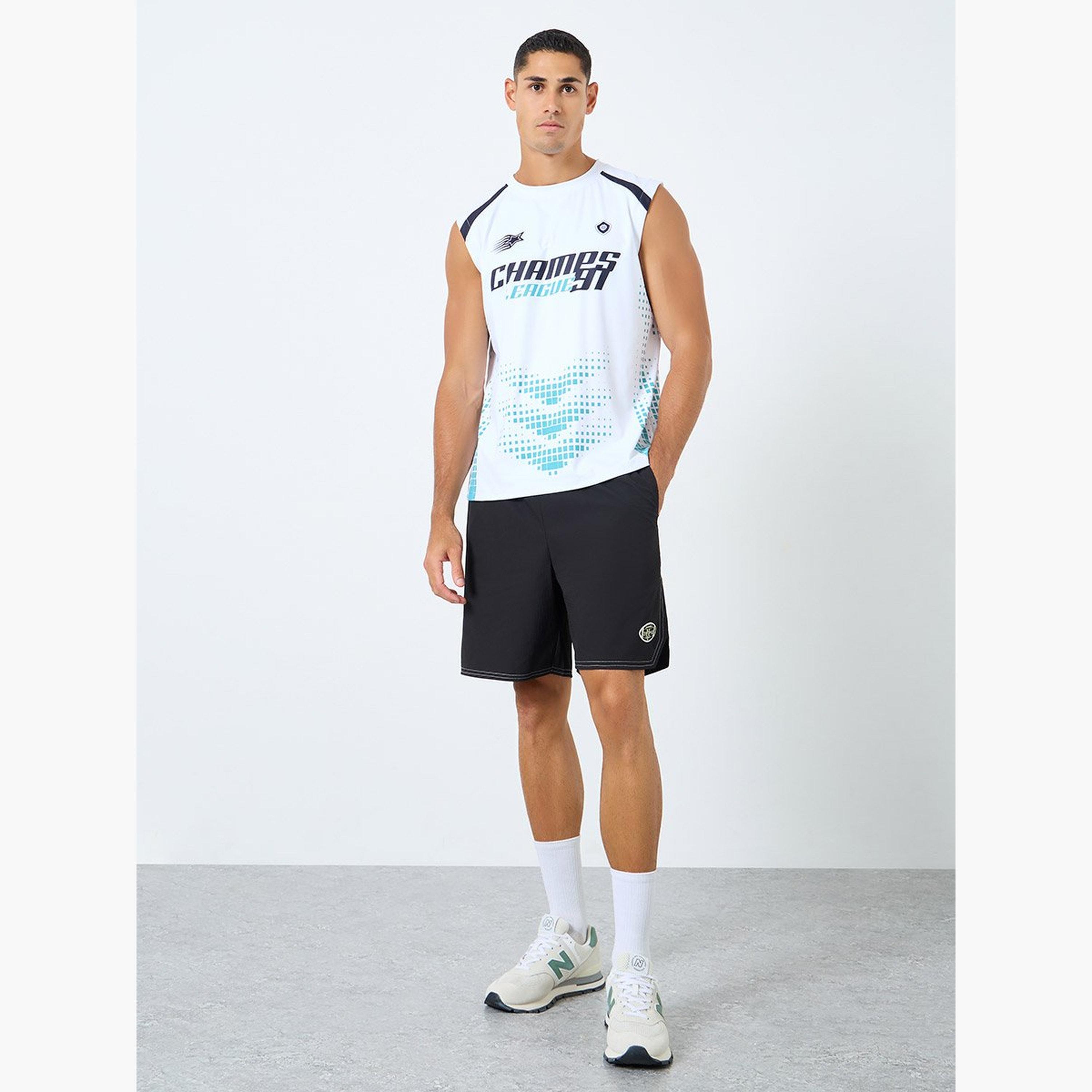 ستايلي - شورت بقصّة عادية مطرز بشعار منسوج-men-clothing-bottoms-shorts-image-2