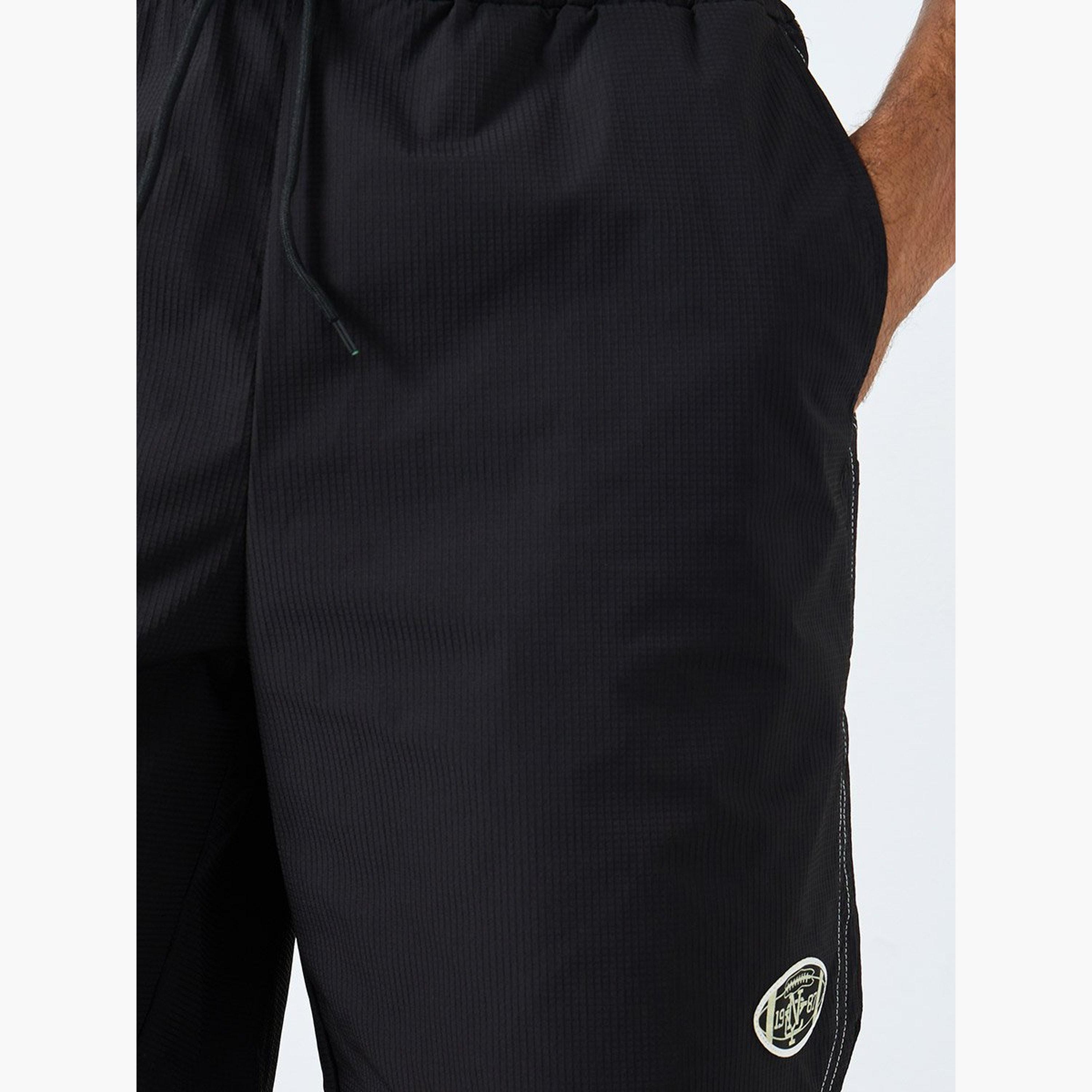 ستايلي - شورت بقصّة عادية مطرز بشعار منسوج-men-clothing-bottoms-shorts-image-3