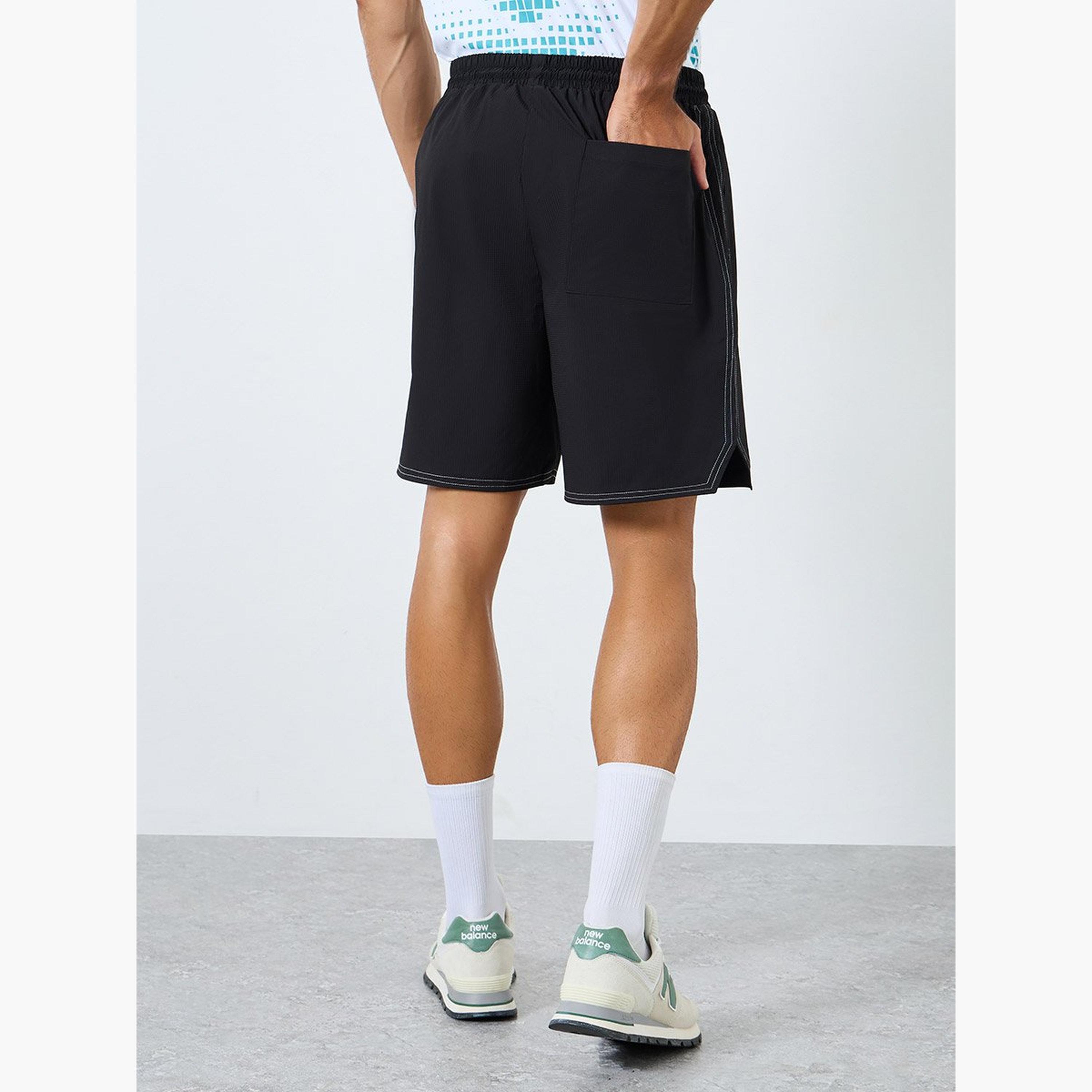 ستايلي - شورت بقصّة عادية مطرز بشعار منسوج-men-clothing-bottoms-shorts-image-4