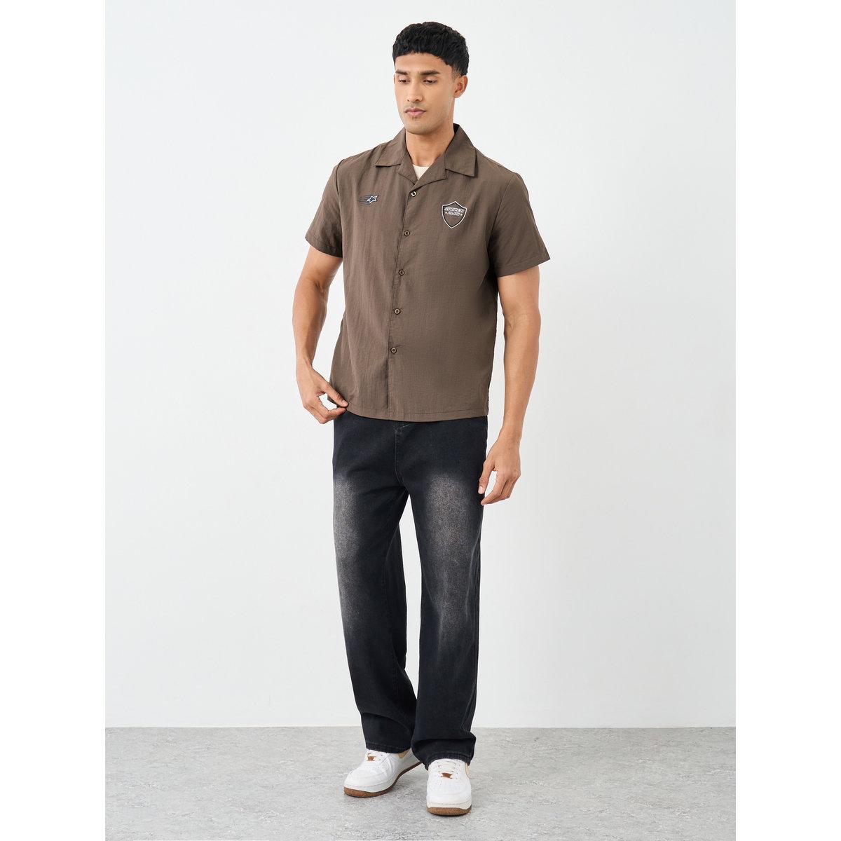 قميص بقصة مريحة وياقة ريزورت-men-clothing-shirts-image-2