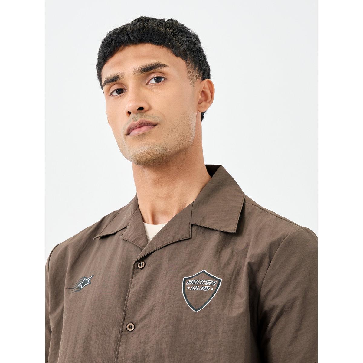 قميص بقصة مريحة وياقة ريزورت-men-clothing-shirts-image-4