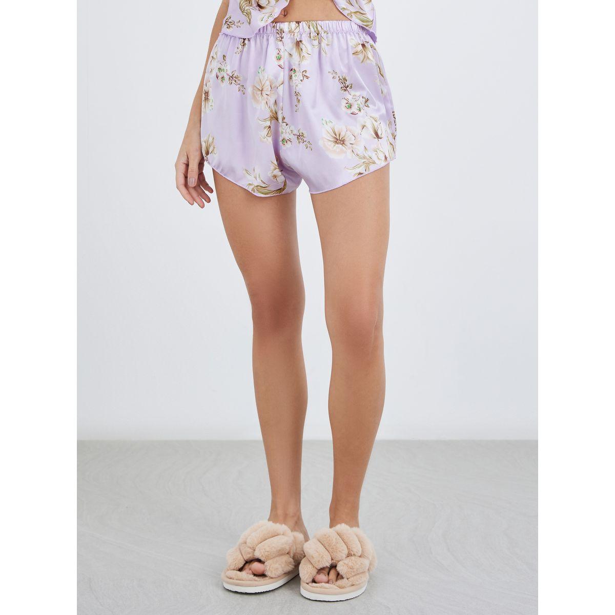 طقم من شورت بيجاما وبلوزة ساتان بحمالات-women-clothing-nightwear-pyjamas-shortsets-image-4