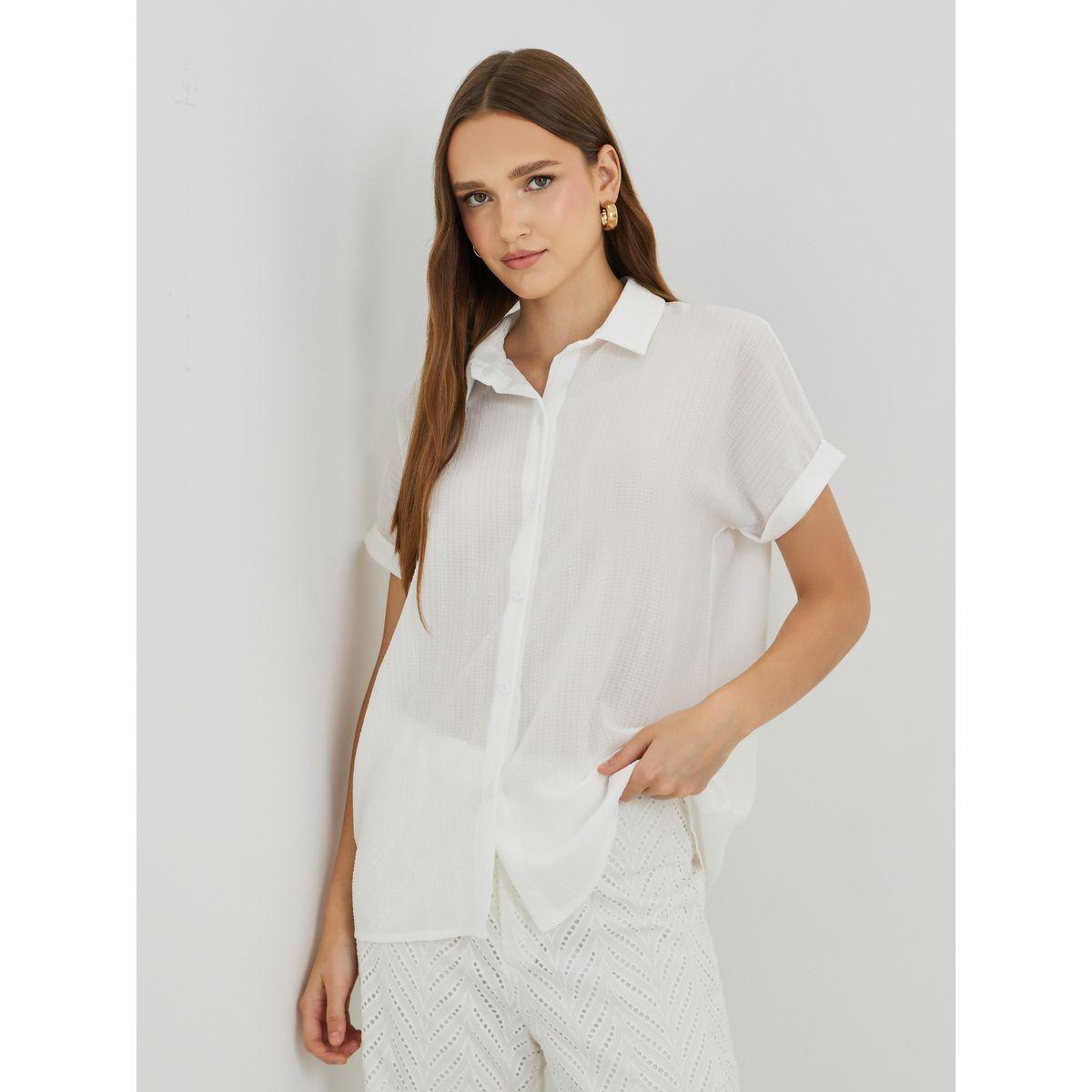 بلوزة بأكمام قصيرة وتفاصيل بارزة الملمس-women-clothing-shirtsandblouses-shirts-image-1