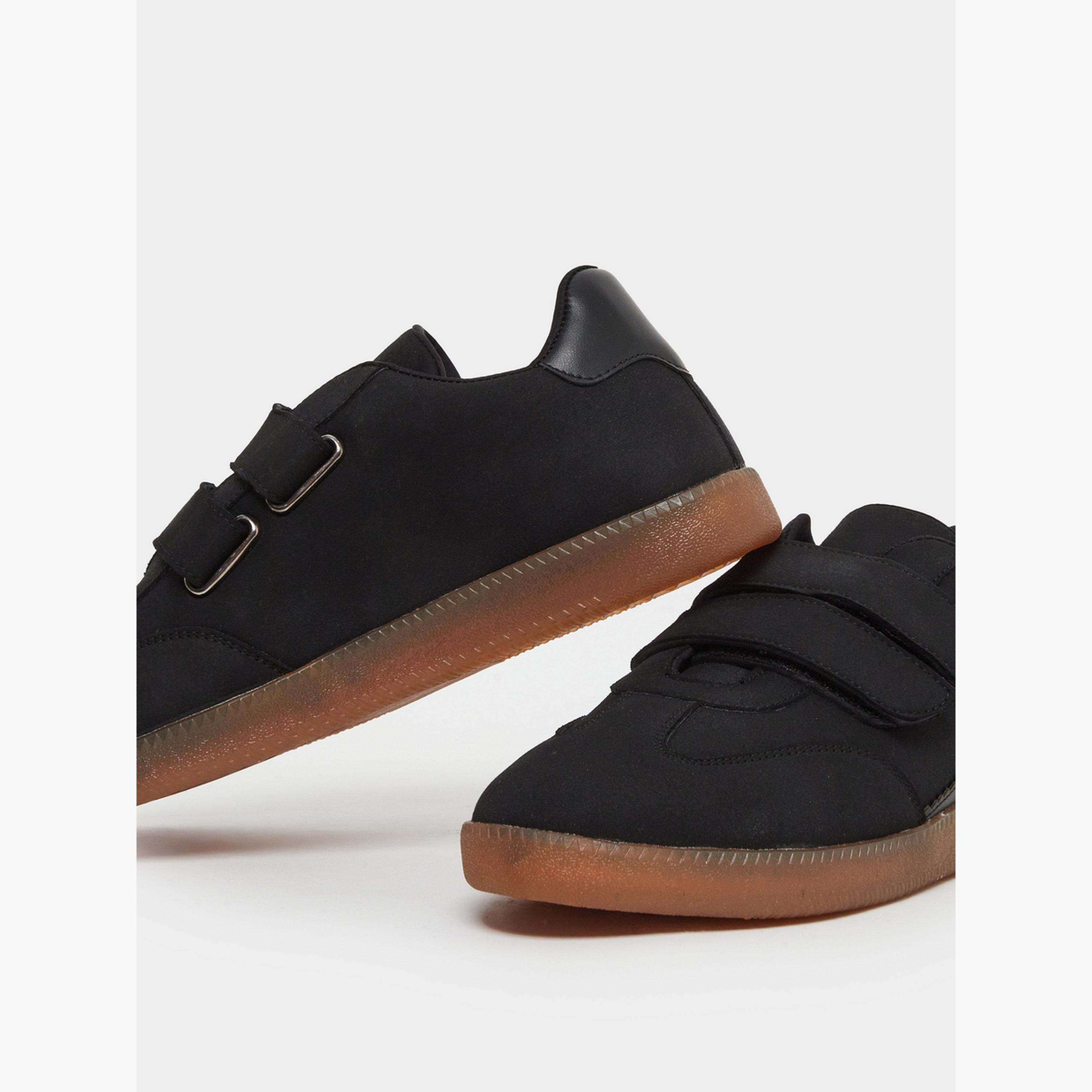 ستايلي - حذاء رياضي أسود بشريط فيلكرو للرجال-men-shoes-sneakers-image-4