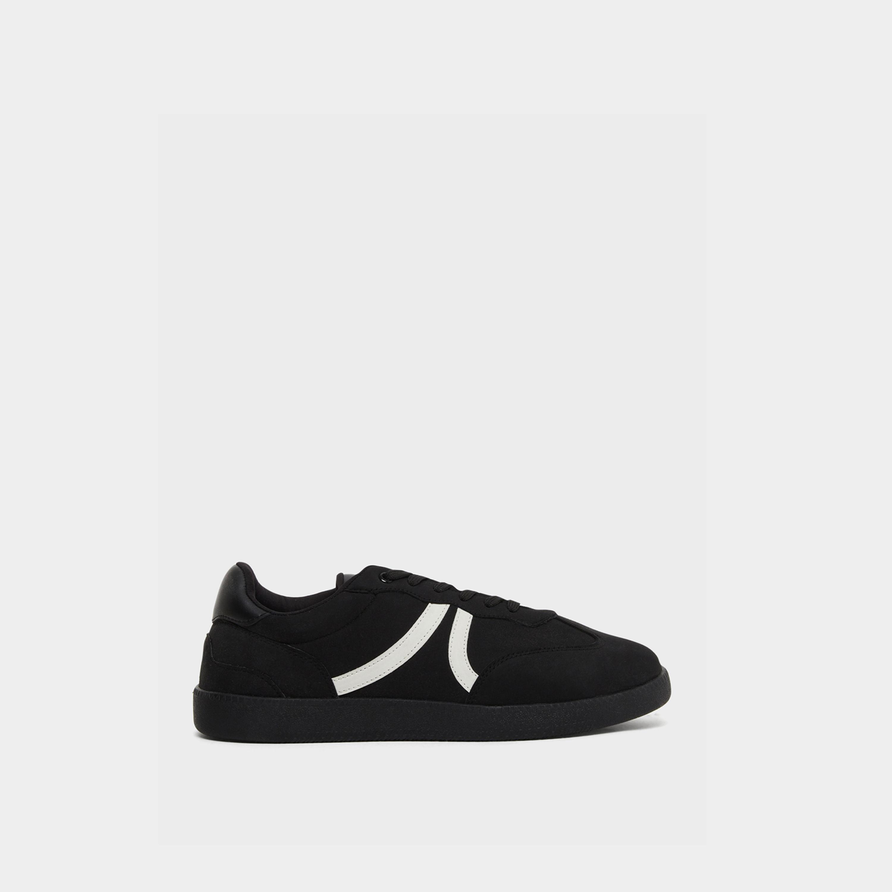 ستايلي - حذاء رياضي برباط وتفاصيل مخططة من جلد السويد للرجال-men-shoes-sneakers-image-2