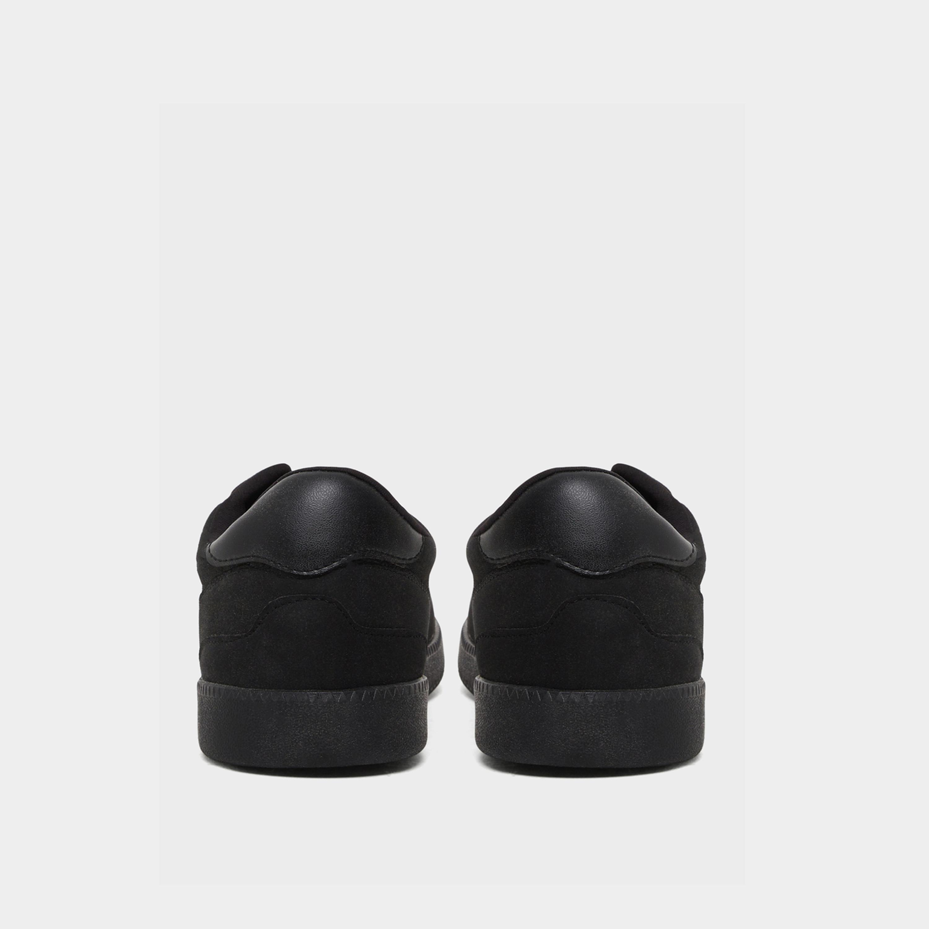 ستايلي - حذاء رياضي برباط وتفاصيل مخططة من جلد السويد للرجال-men-shoes-sneakers-image-4