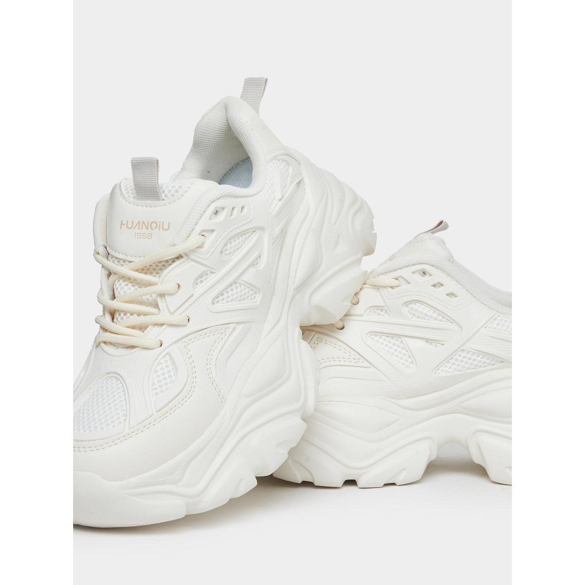 حذاء سنيكرز بنعل شانكي بارز الملمس-women-shoes-sneakers-image-3