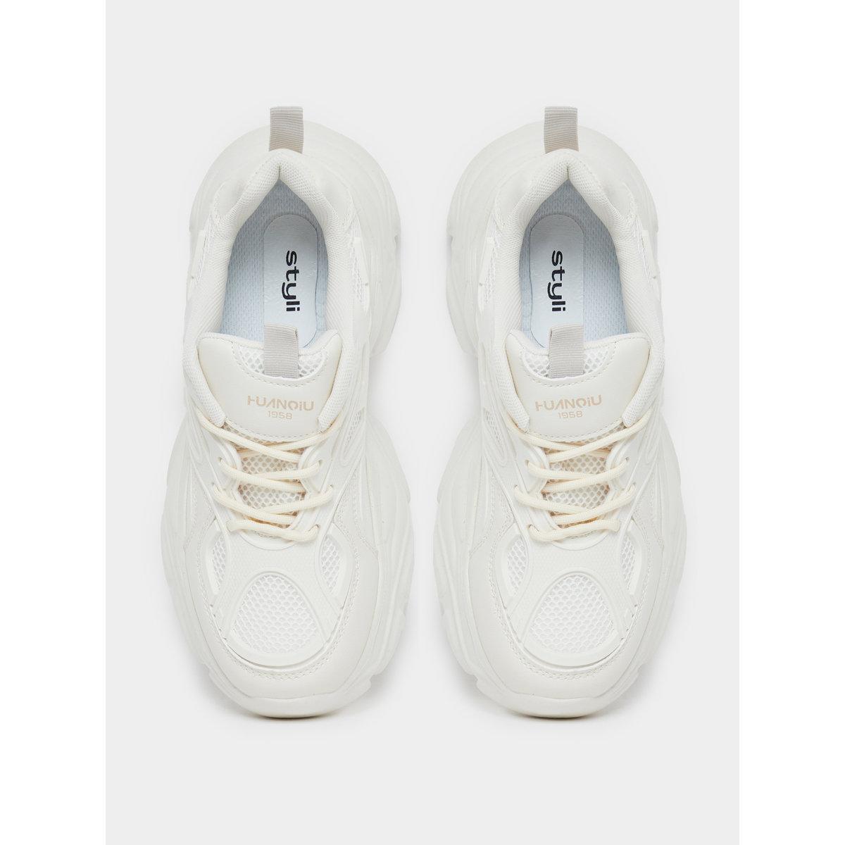 حذاء سنيكرز بنعل شانكي بارز الملمس-women-shoes-sneakers-image-5