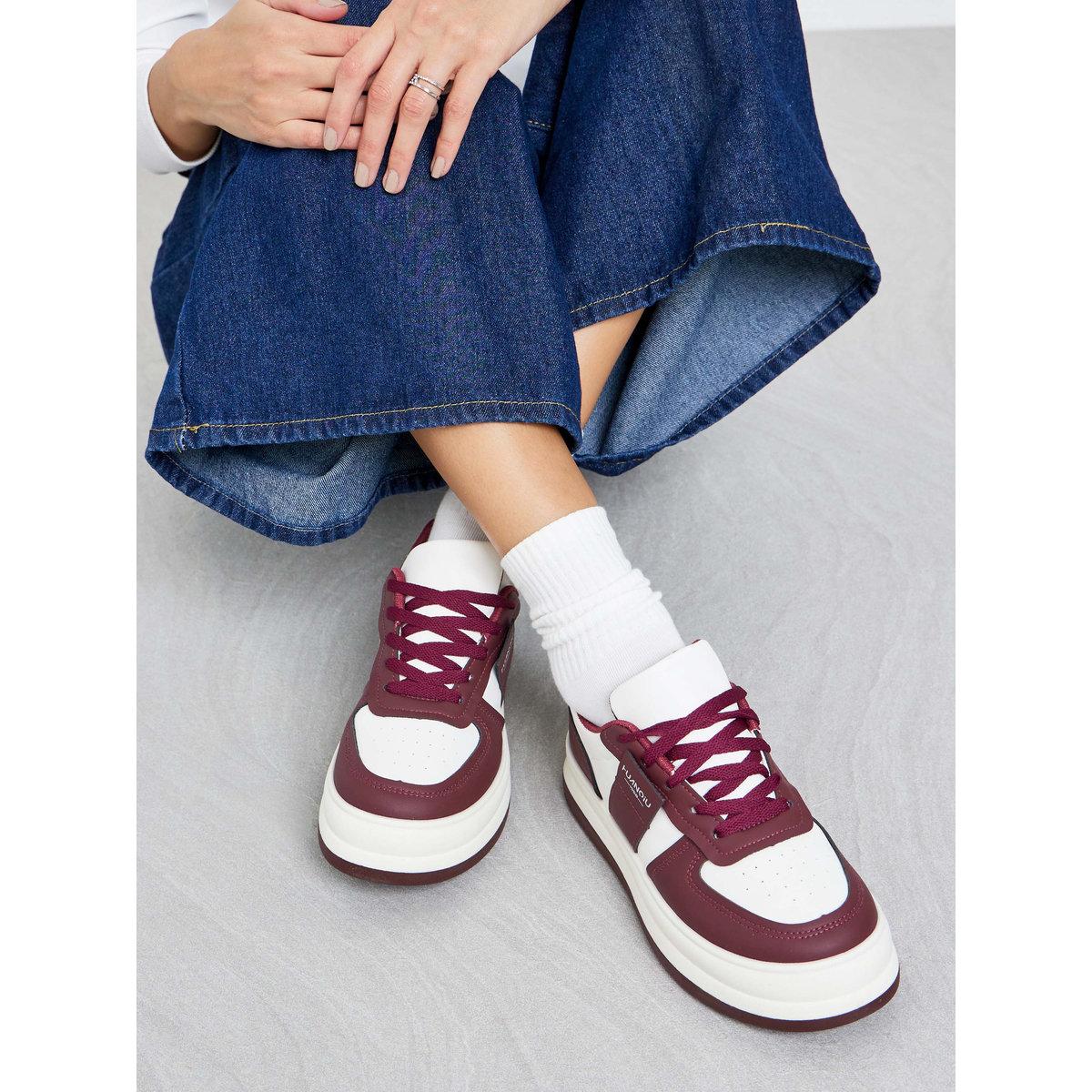 حذاء سنيكرز بتفاصيل ألواح مُتباينة-women-shoes-sneakers-image-1