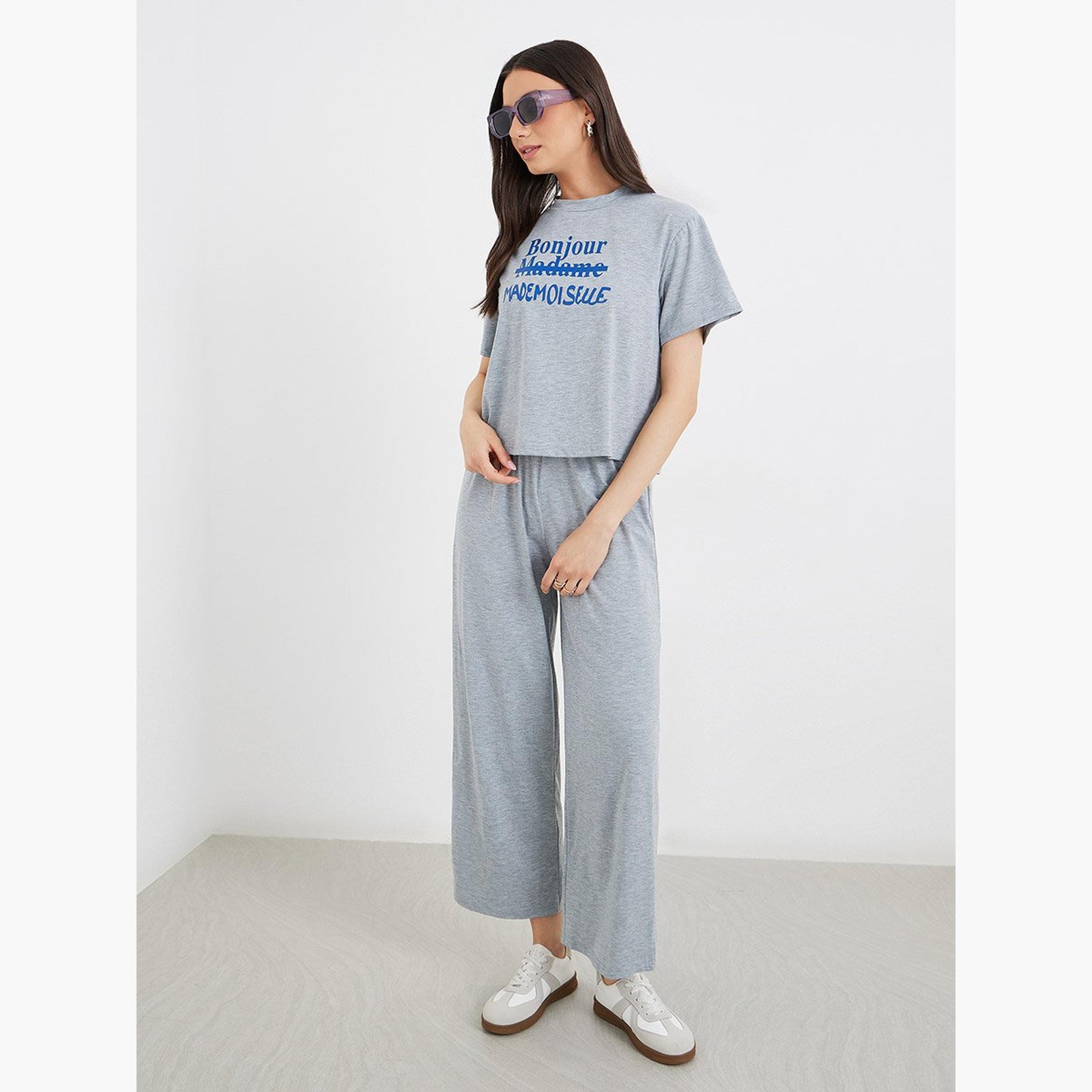 تيك تو - تي شيرت رمادي مطبوع عليه شعار وبنطال رياضي للنساء-women-clothing-coordsets-image-1