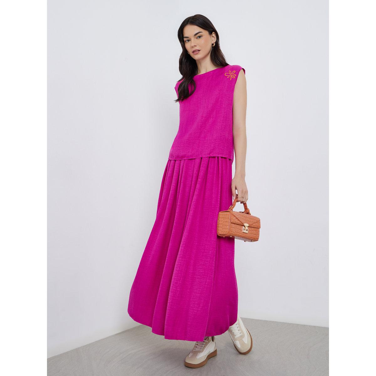 طقم منسق من تنورة طويلة وبلوزة بتفاصيل مُطرزة-women-clothing-coordsets-image-1