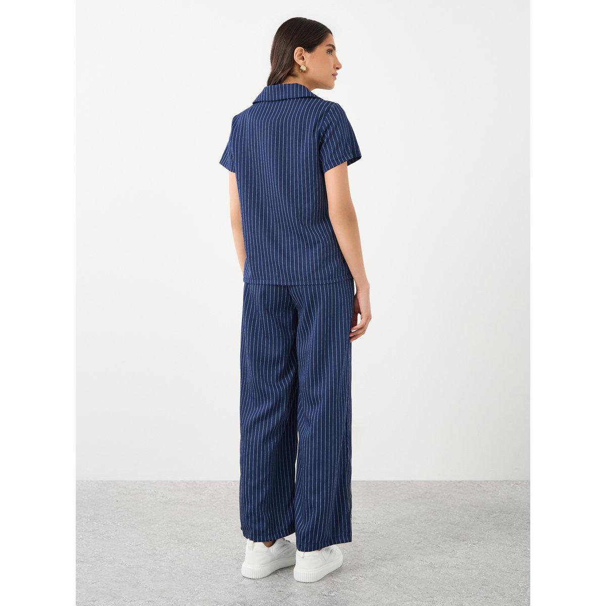 طقم منسق من بنطال وقميص مخطط بقصة عادية-women-clothing-coordsets-image-5