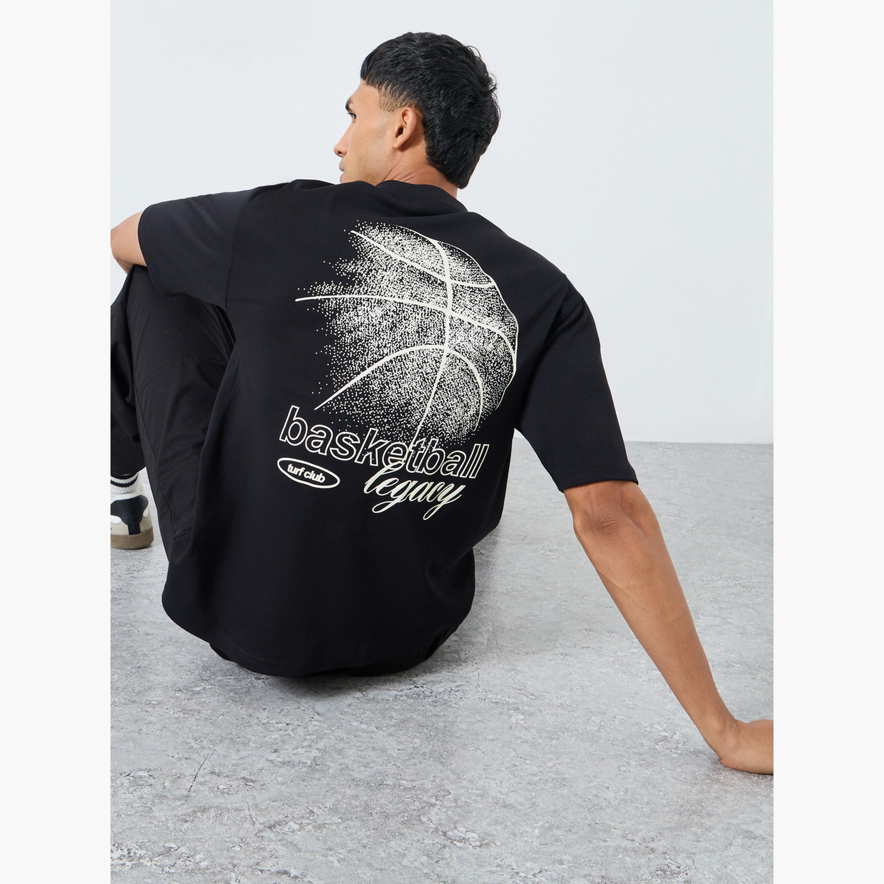 ستايلي - تي شيرت أسود تصميم واسع نقشة جرافيكية للرجال-men-clothing-tshirtsandpolos-tshirts-image-3