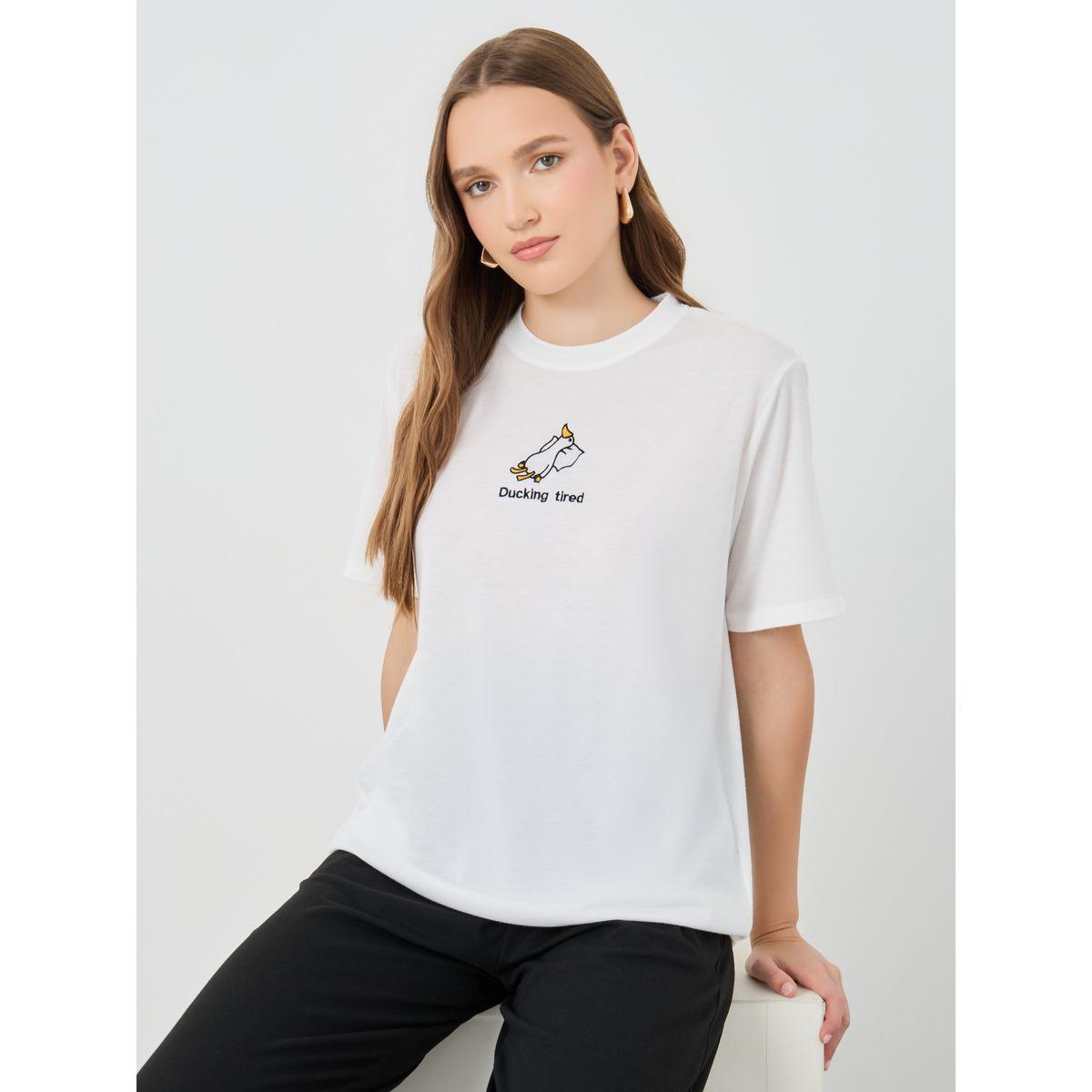 تيشيرت بياقة دائرية وتفاصيل مُطرّزة-women-clothing-tshirts-image-1