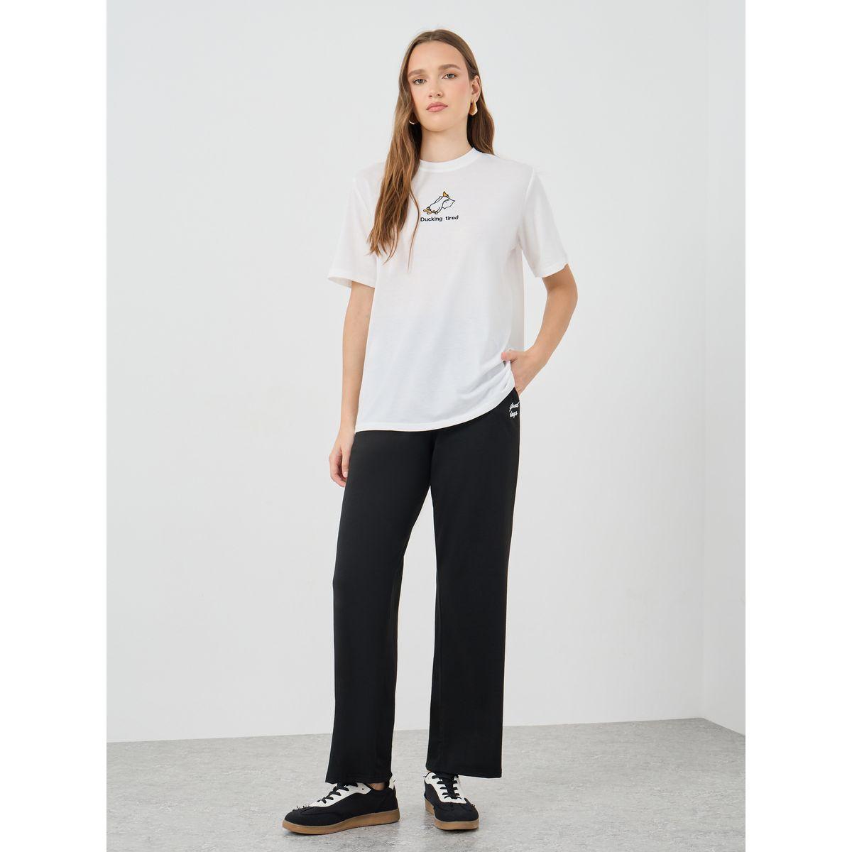 تيشيرت بياقة دائرية وتفاصيل مُطرّزة-women-clothing-tshirts-image-2