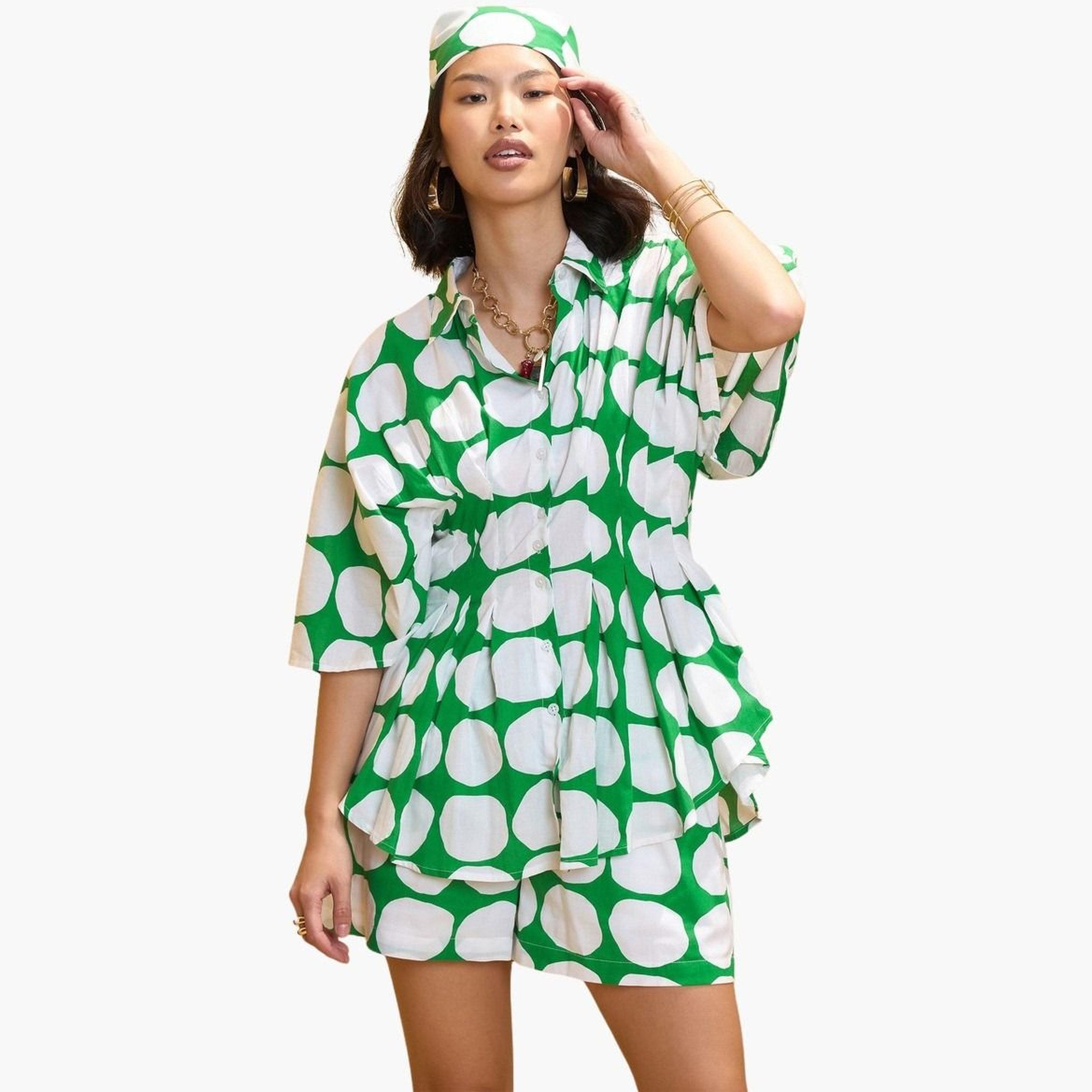 ساسافراس - قميص منقط باللون الأخضر مع شورت للنساء-women-clothing-coordsets-image-1
