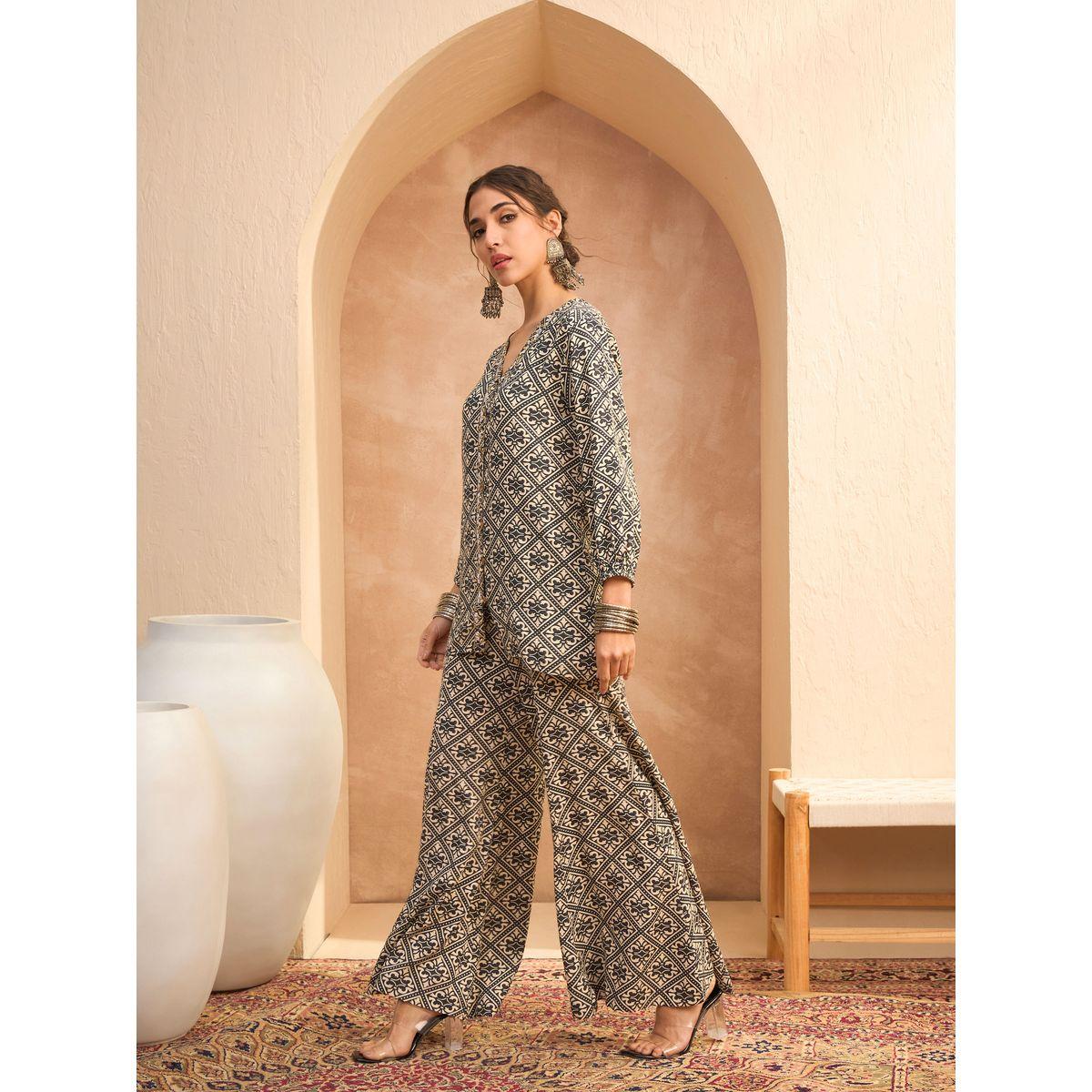 طقم منسق من بنطال بالازو وبلوزة مُطبعة بالكامل-women-clothing-coordsets-image-3