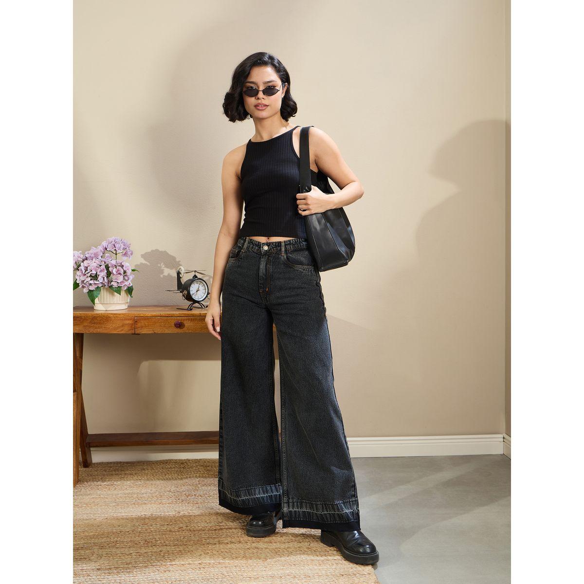 بلوزة قصيرة بحمالات وتفاصيل مُضلعة-women-clothing-tshirts-image-6