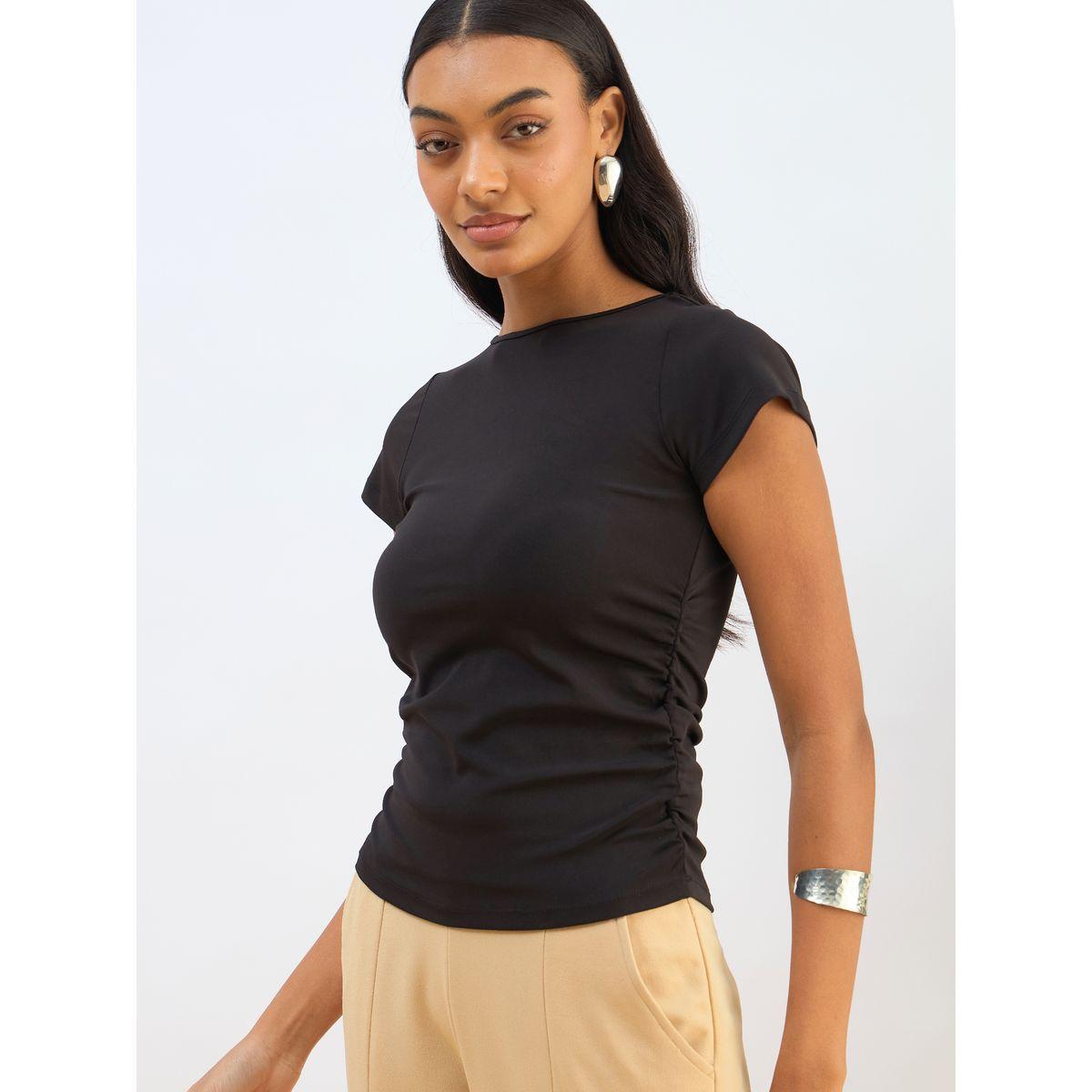 بلوزة قصيرة محبوكة بتفاصيل مزمومة-women-clothing-tshirts-image-3