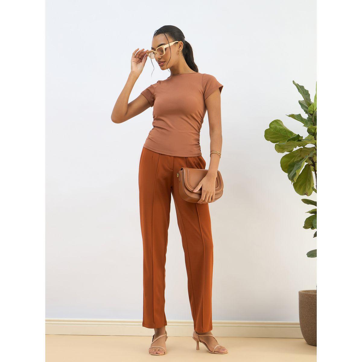 بلوزة قصيرة محبوكة بتفاصيل مزمومة-women-clothing-tshirts-image-2