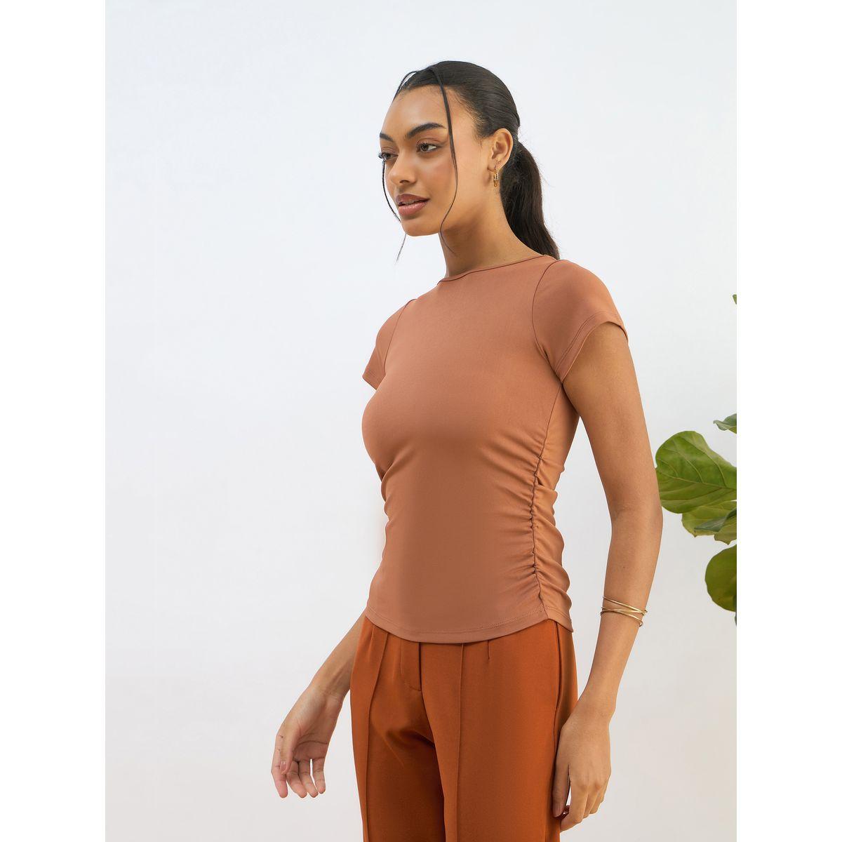 بلوزة قصيرة محبوكة بتفاصيل مزمومة-women-clothing-tshirts-image-3