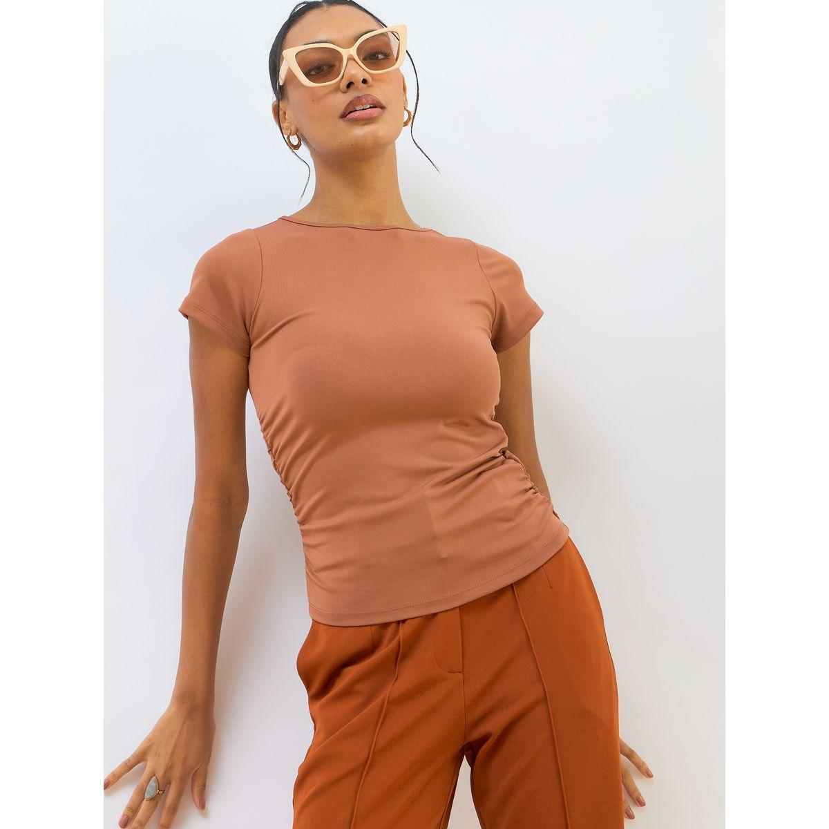 بلوزة قصيرة محبوكة بتفاصيل مزمومة-women-clothing-tshirts-image-6