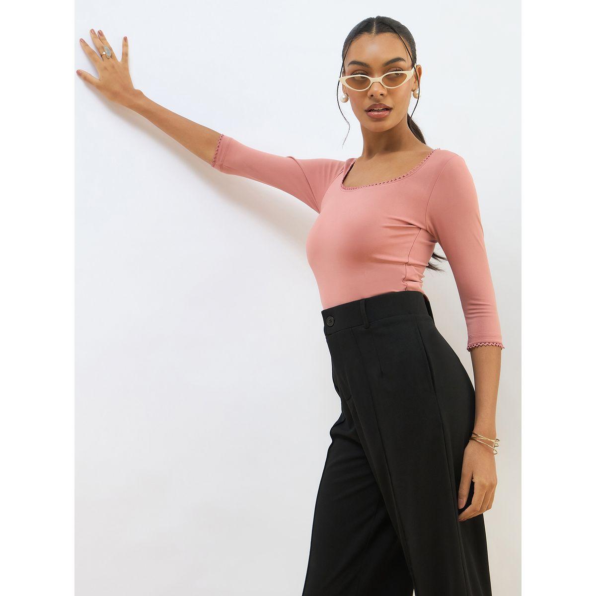 بلوزة قصيرة محبوكة بتفاصيل دانتيل-women-clothing-tshirts-image-2