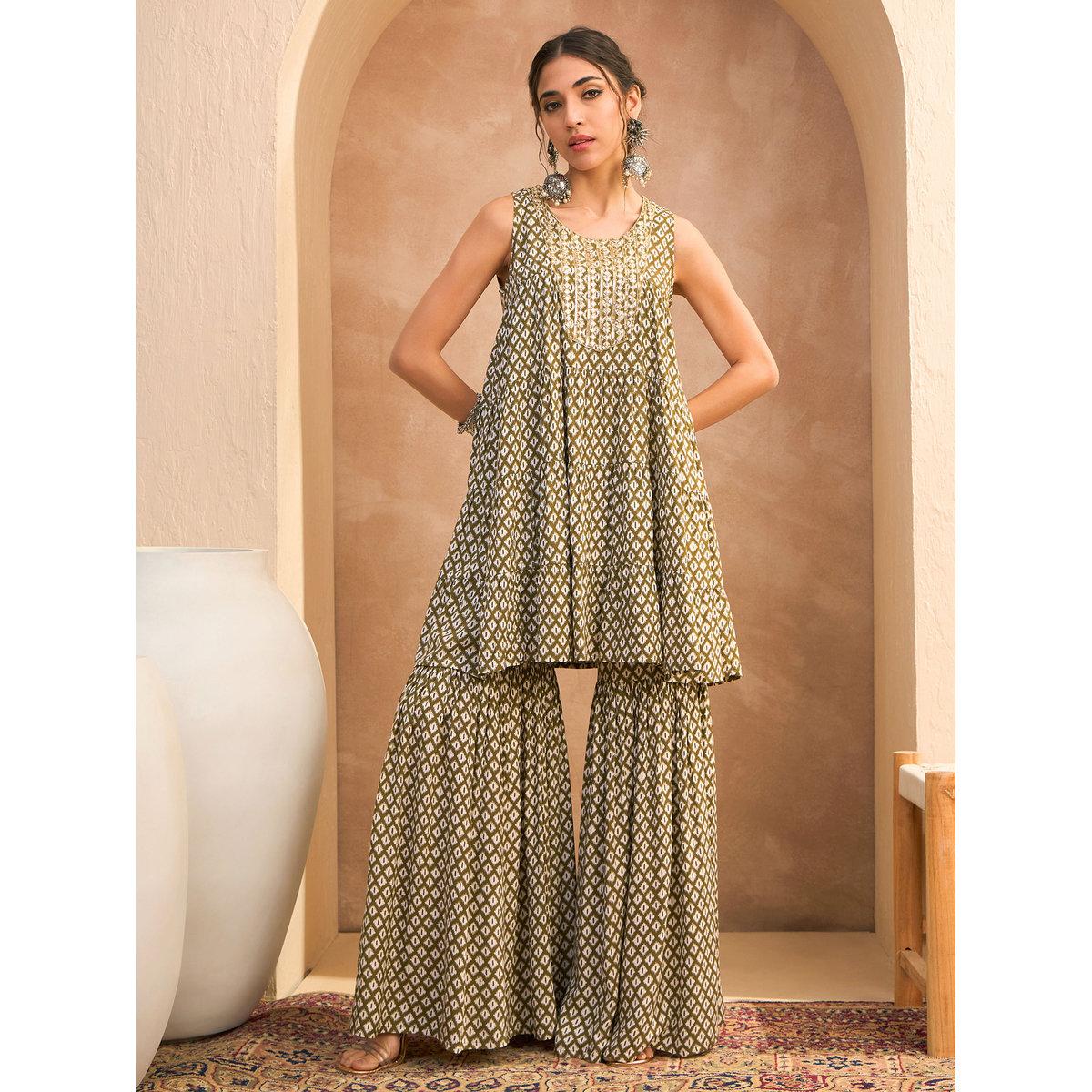 طقم من كورتا مُطرزة وبنطال شرارة-women-clothing-ethnicwear-kurtasets-image-1