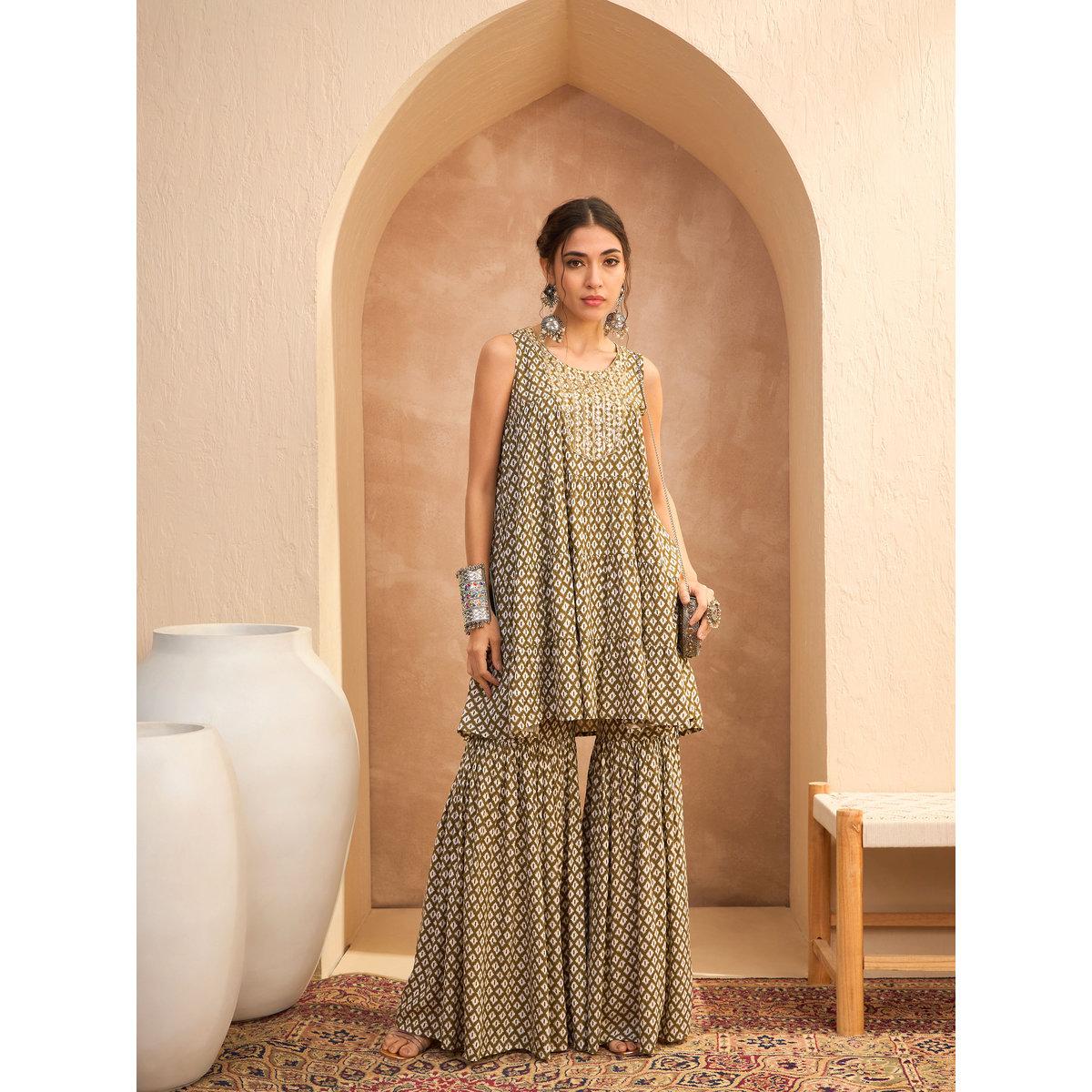 طقم من كورتا مُطرزة وبنطال شرارة-women-clothing-ethnicwear-kurtasets-image-5