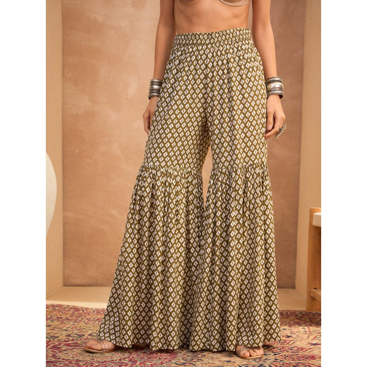 طقم من كورتا مُطرزة وبنطال شرارة-women-clothing-ethnicwear-kurtasets-image-7