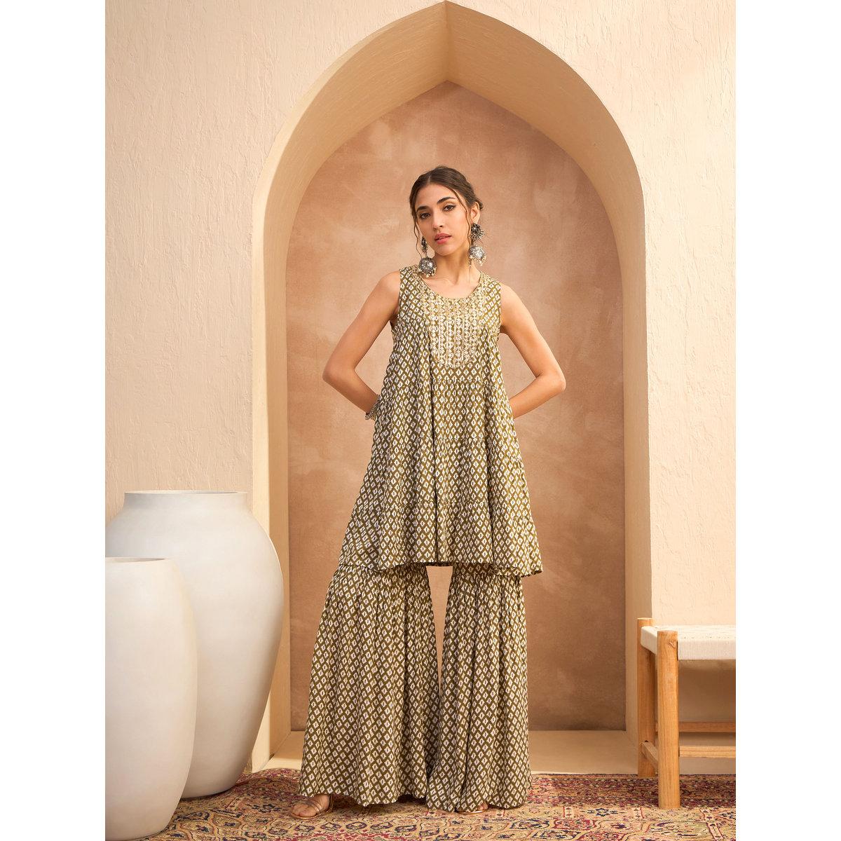 طقم من كورتا مُطرزة وبنطال شرارة-women-clothing-ethnicwear-kurtasets-image-9