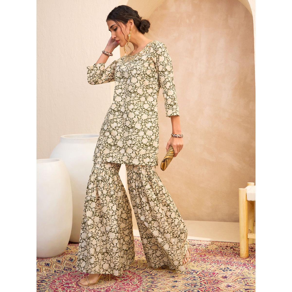 طقم من كورتا بتفاصيل مُطرزة مع بنطال شرارة-women-clothing-ethnicwear-kurtasets-image-1