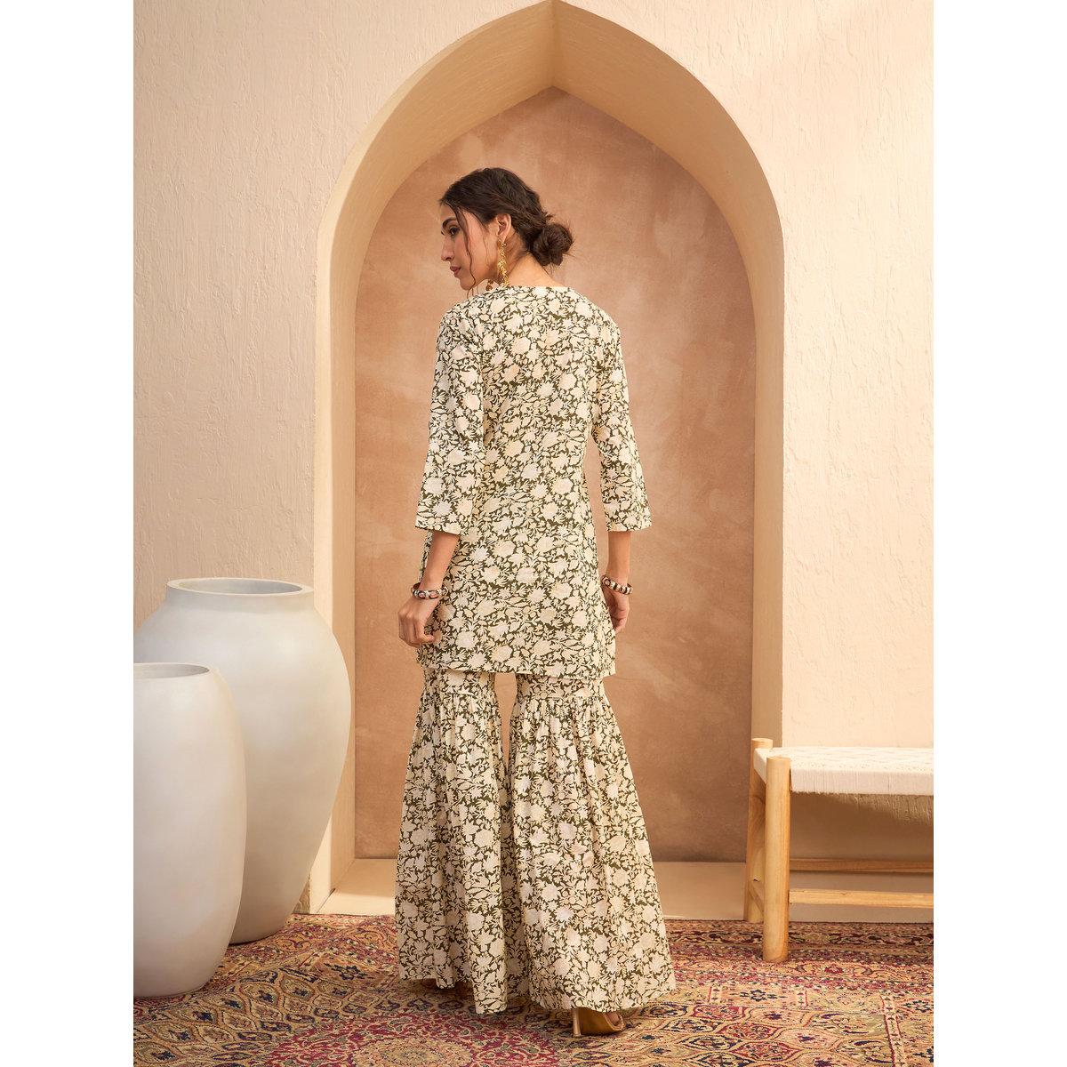 طقم من كورتا بتفاصيل مُطرزة مع بنطال شرارة-women-clothing-ethnicwear-kurtasets-image-7