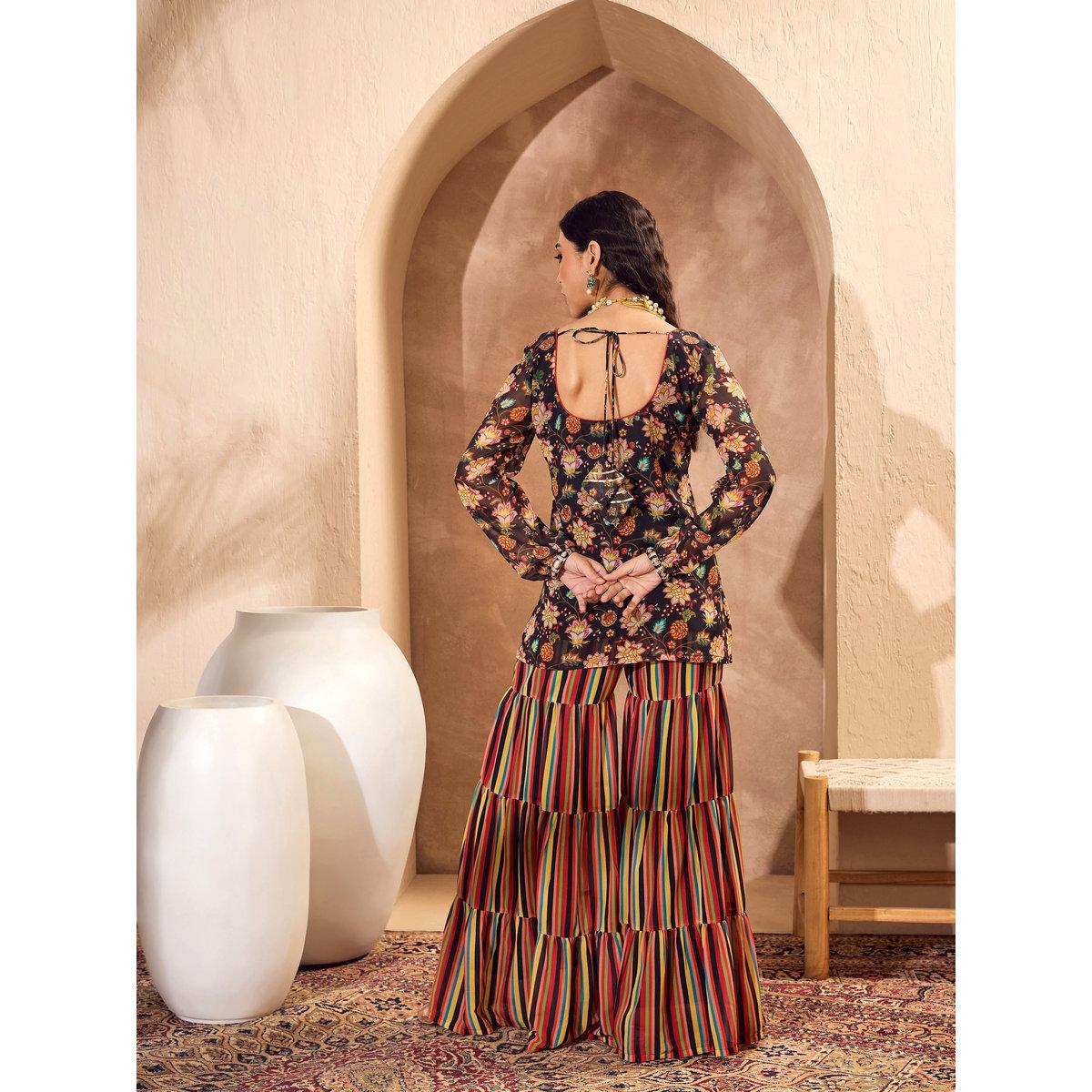 طقم من كورتا بطبعة زهور وبنطال شرارة بتفاصيل كسرات-women-clothing-ethnicwear-kurtasets-image-10
