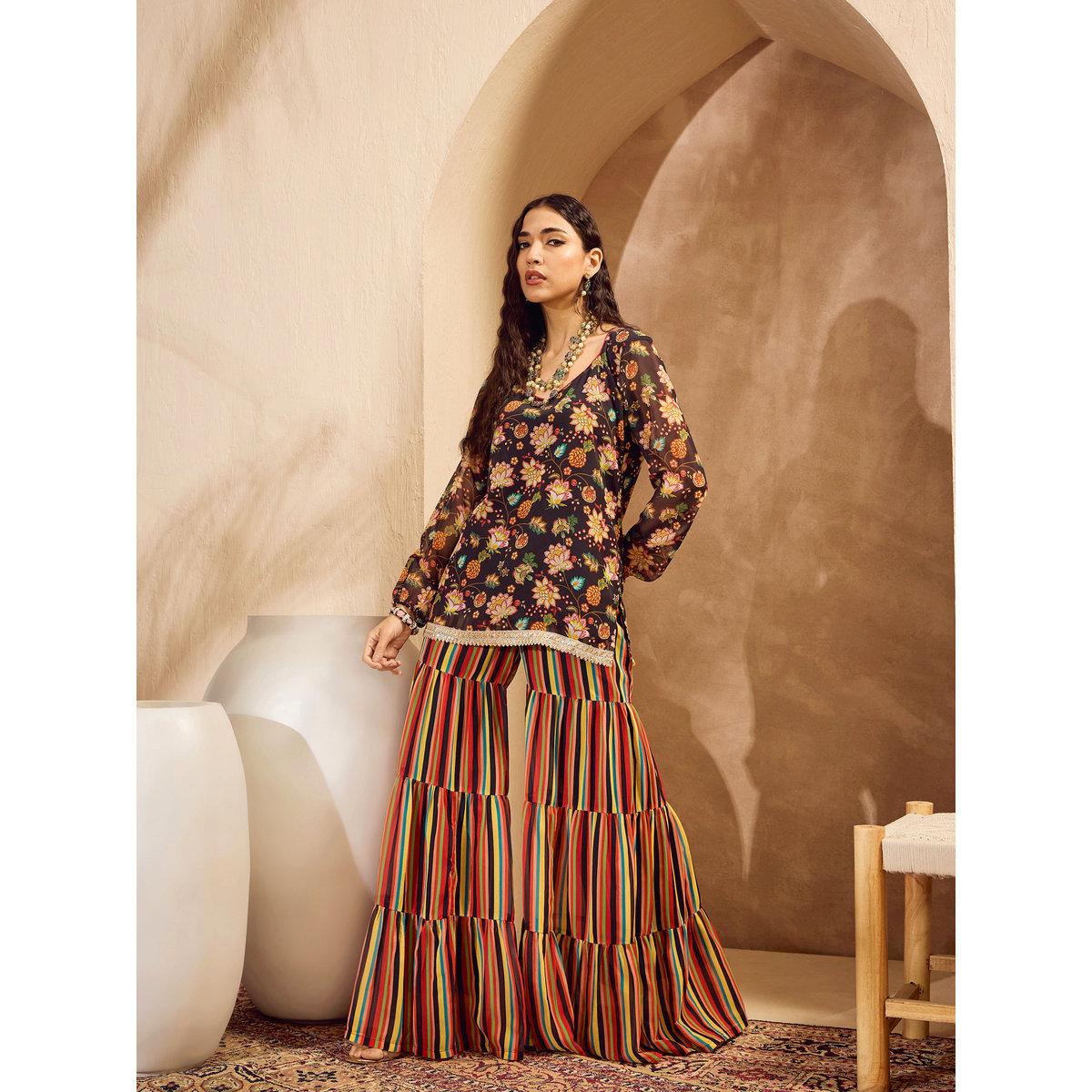 طقم من كورتا بطبعة زهور وبنطال شرارة بتفاصيل كسرات-women-clothing-ethnicwear-kurtasets-image-5