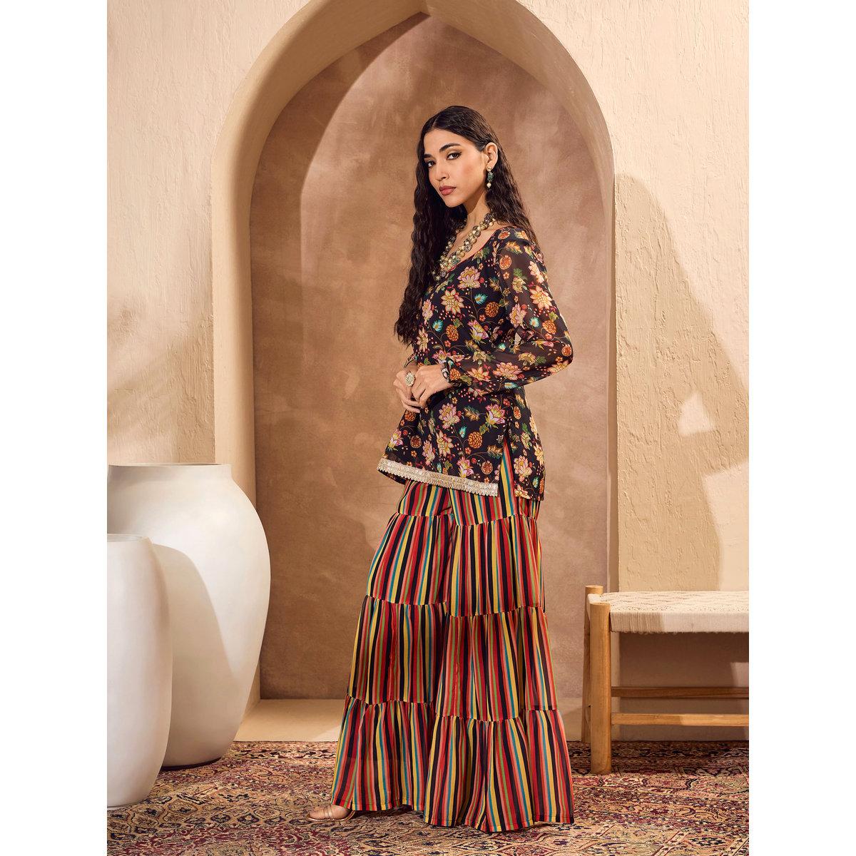طقم من كورتا بطبعة زهور وبنطال شرارة بتفاصيل كسرات-women-clothing-ethnicwear-kurtasets-image-7
