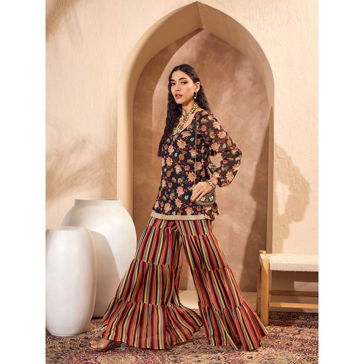 طقم من كورتا بطبعة زهور وبنطال شرارة بتفاصيل كسرات-women-clothing-ethnicwear-kurtasets-image-9