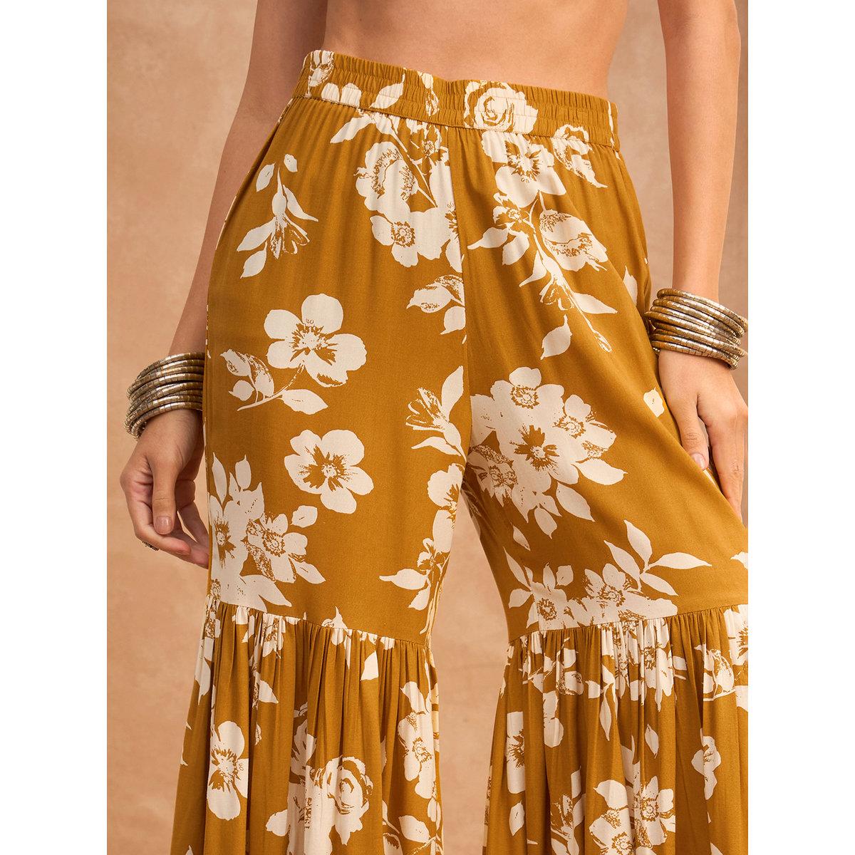 طقم من كورتا بتفاصيل مُطرزة مع بنطال شرارة-women-clothing-ethnicwear-kurtasets-image-8