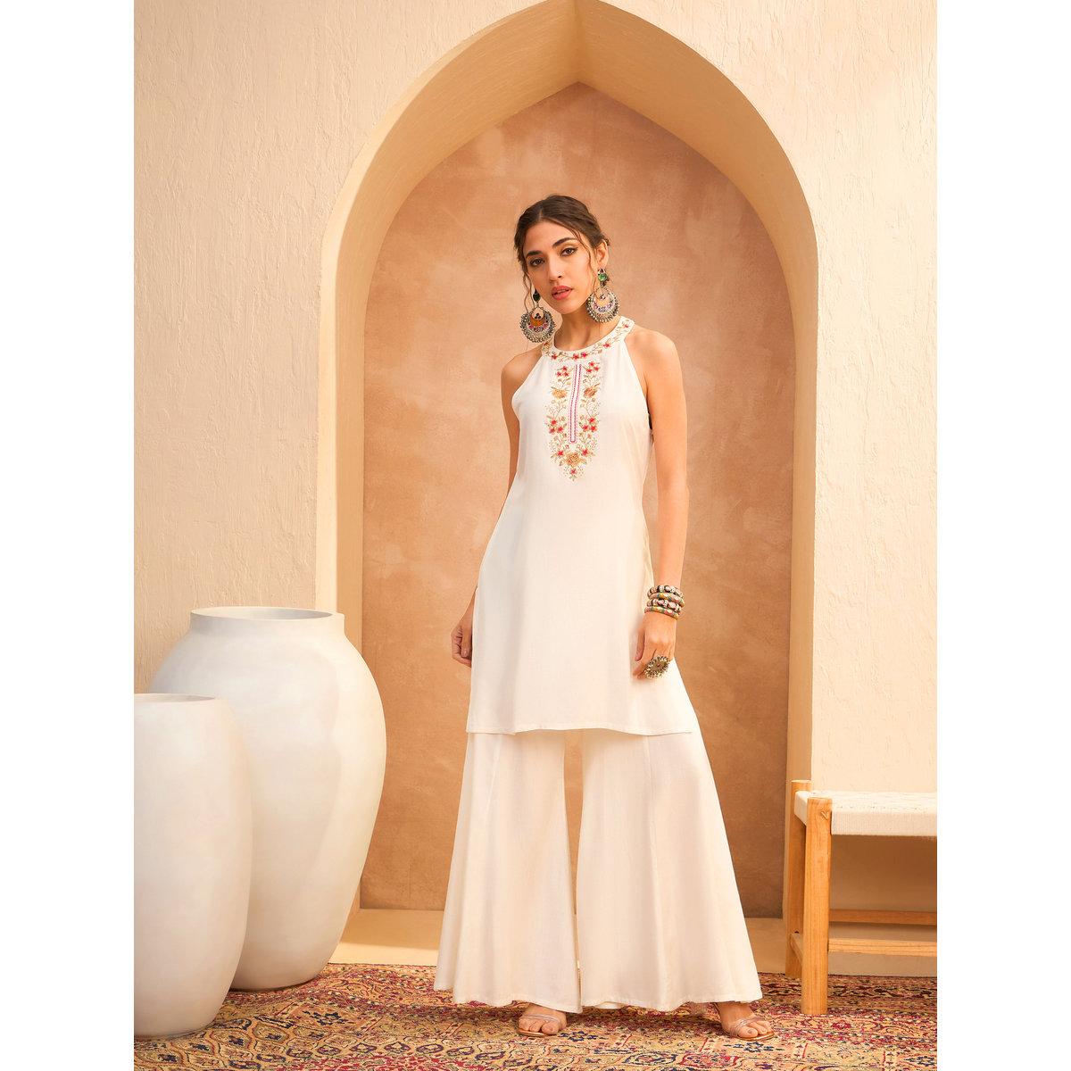 طقم من كورتا بتفاصيل مُطرزة مع بنطال بالازو-women-clothing-ethnicwear-kurtasets-image-10