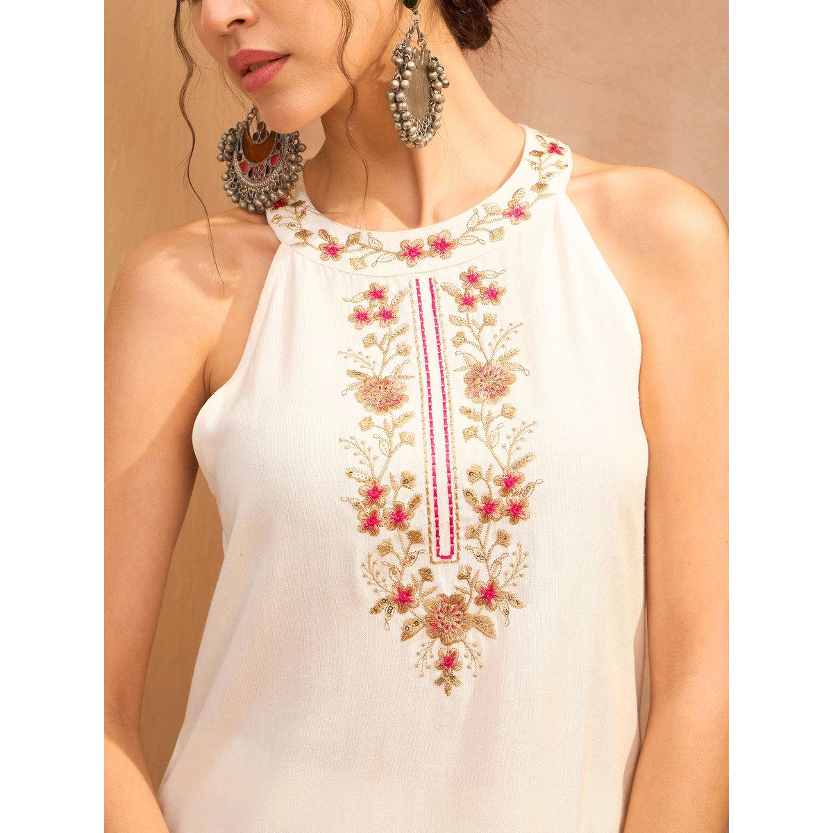 طقم من كورتا بتفاصيل مُطرزة مع بنطال بالازو-women-clothing-ethnicwear-kurtasets-image-5
