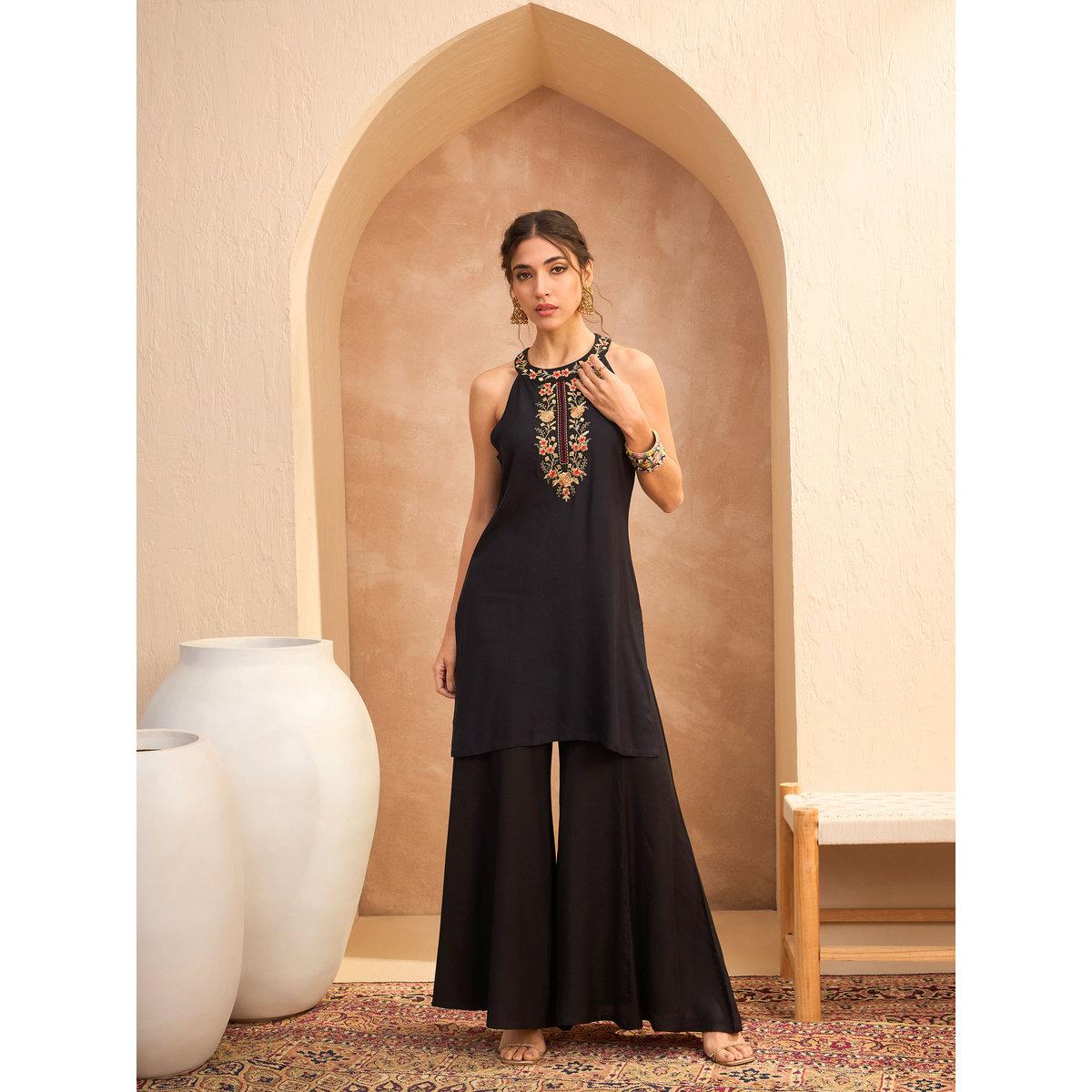طقم من كورتا بتفاصيل مُطرزة مع بنطال بالازو-women-clothing-ethnicwear-kurtasets-image-2