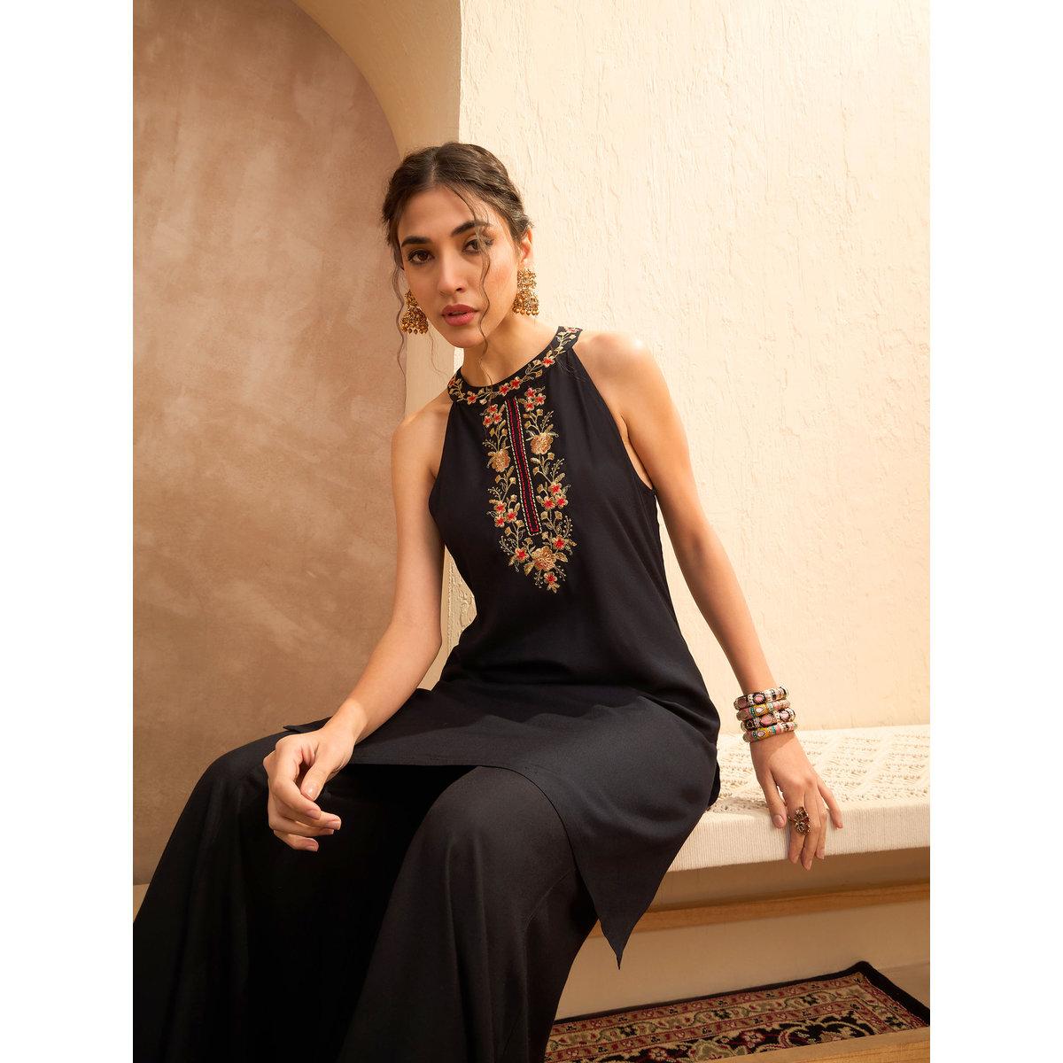 طقم من كورتا بتفاصيل مُطرزة مع بنطال بالازو-women-clothing-ethnicwear-kurtasets-image-5