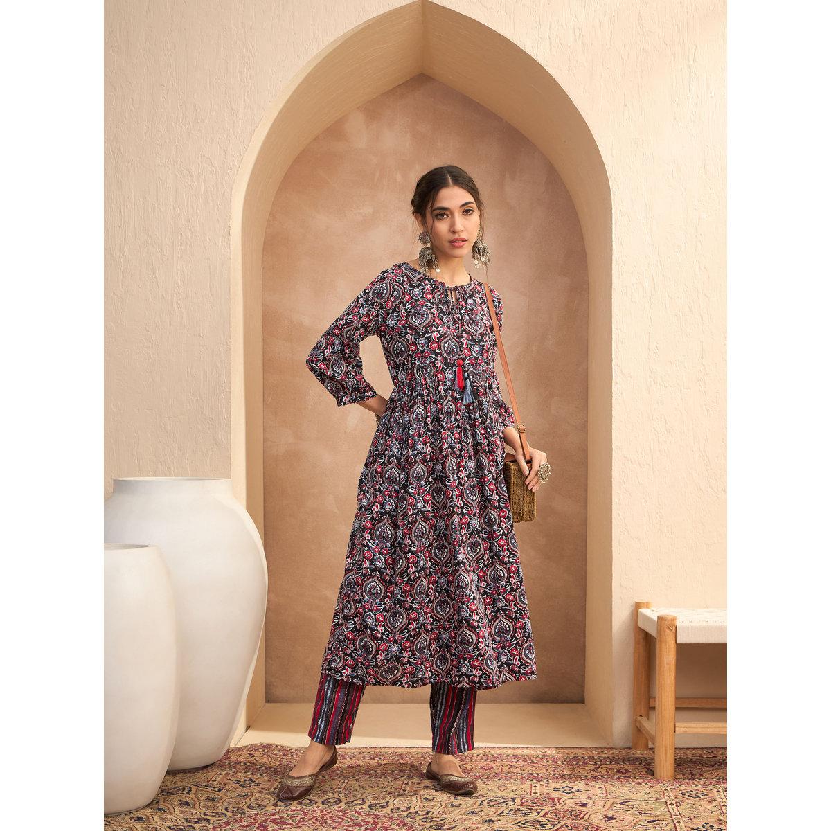 Sassafras Black Floral Gathered Kurta and Pants Set-women-clothing-ethnicwear-kurtasets-image-10