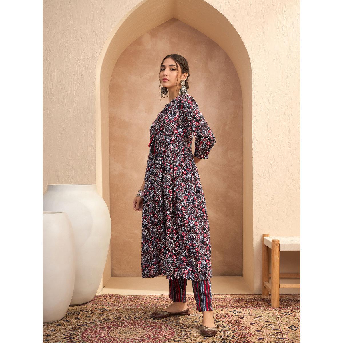Sassafras Black Floral Gathered Kurta and Pants Set-women-clothing-ethnicwear-kurtasets-image-4