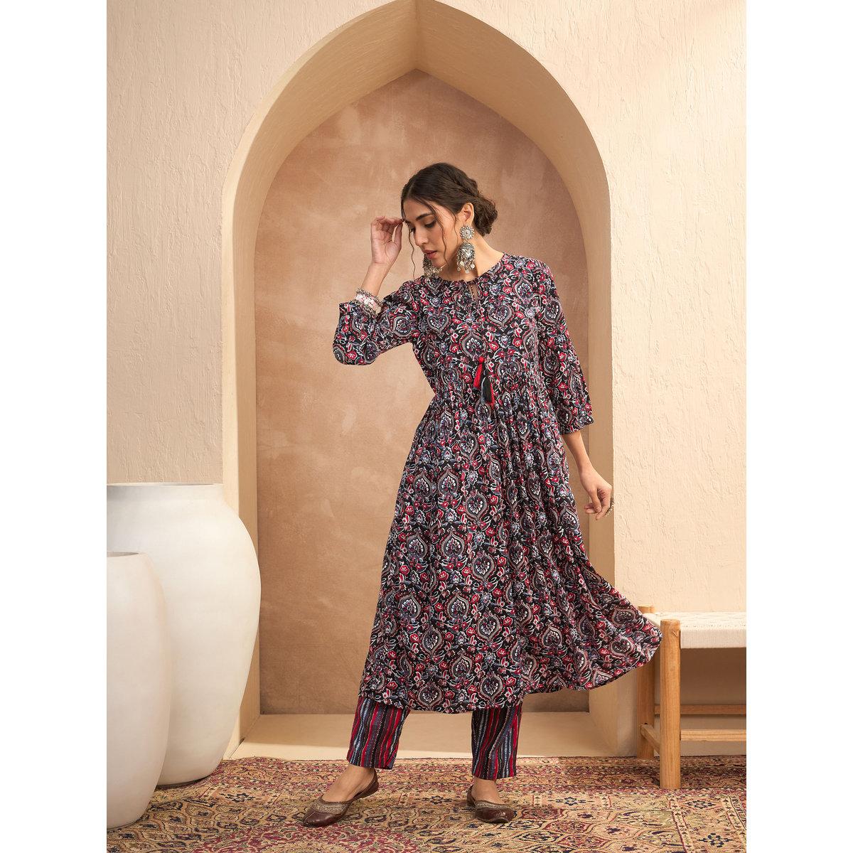 Sassafras Black Floral Gathered Kurta and Pants Set-women-clothing-ethnicwear-kurtasets-image-9