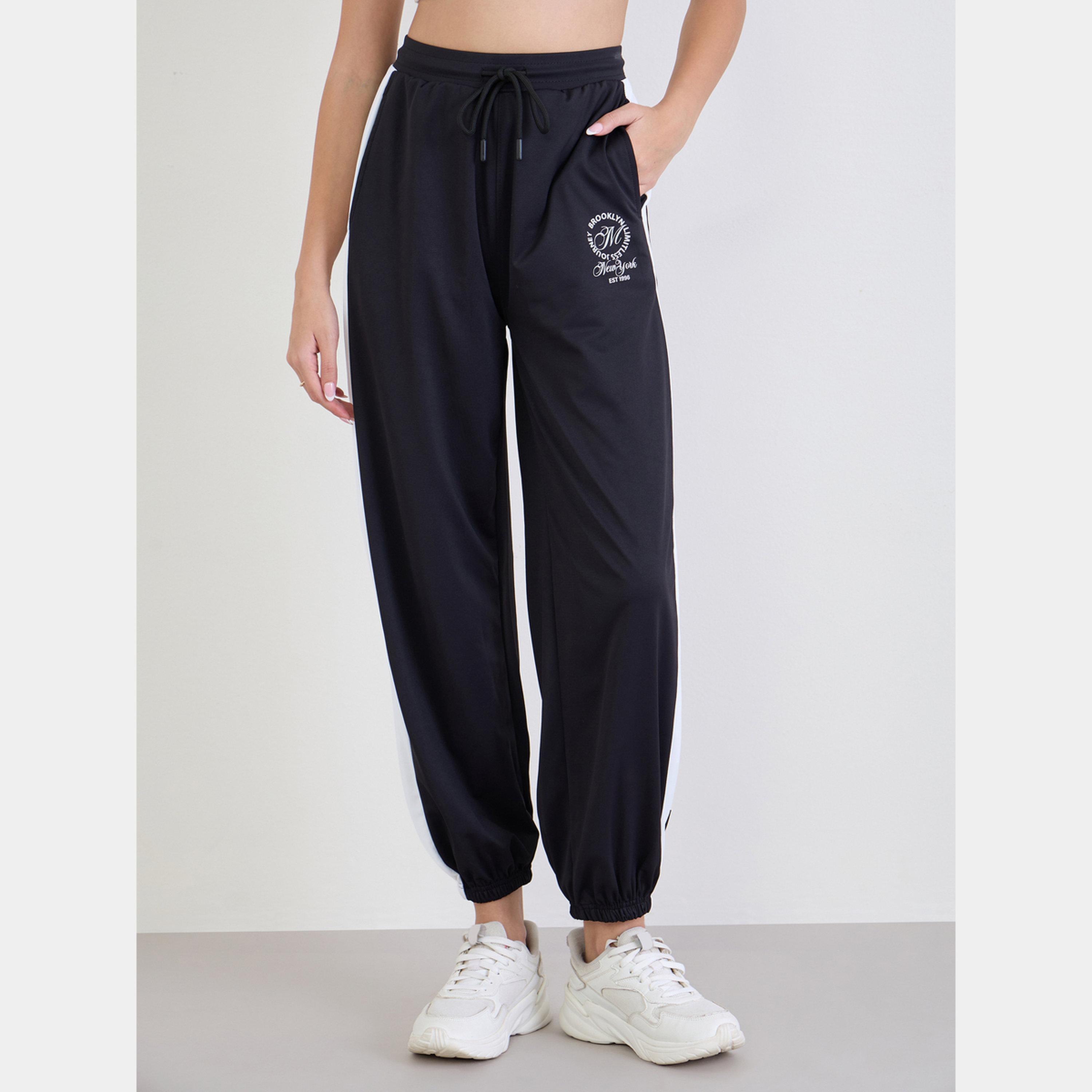 ستايلي - بنطال رياضي نسائي أسود مخطط جانبي-women-clothing-bottoms-joggers-image-1